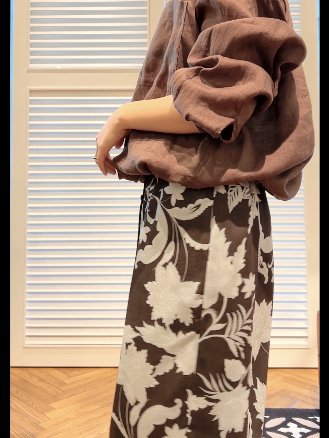 OCHIAIさんの「DRESSTERIOR｜【2WAY/羽織にも】ウォッシャブルリネン ドロストシャツ」を使ったコーディネート