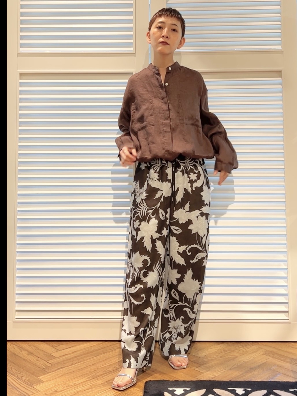 OCHIAIさんの「DRESSTERIOR｜【2WAY/羽織にも】ウォッシャブルリネン ドロストシャツ」を使ったコーディネート
