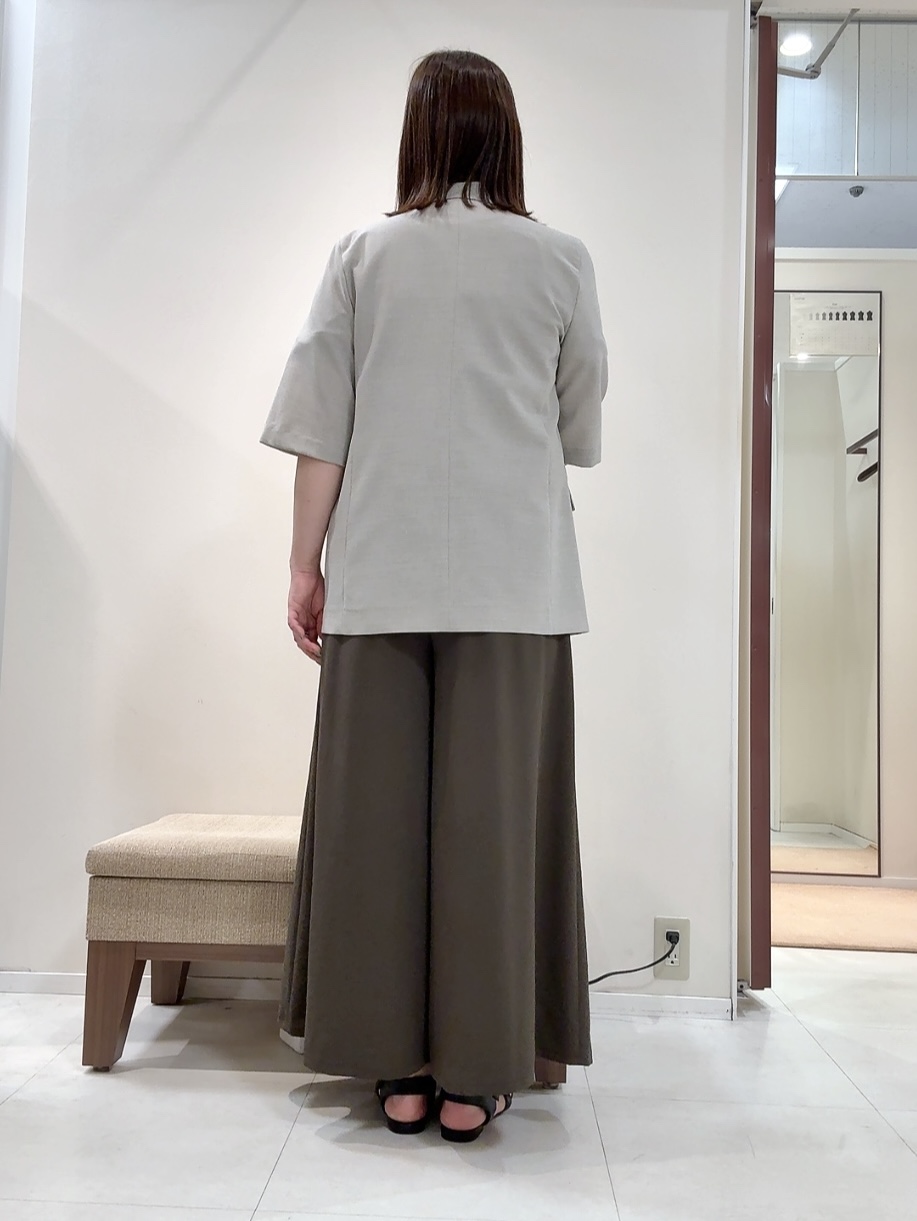YUIさんの「UNTITLED｜【シワになりにくい/セットアップ可/接触冷感】ハーフスリーブジャケット」を使ったコーディネート