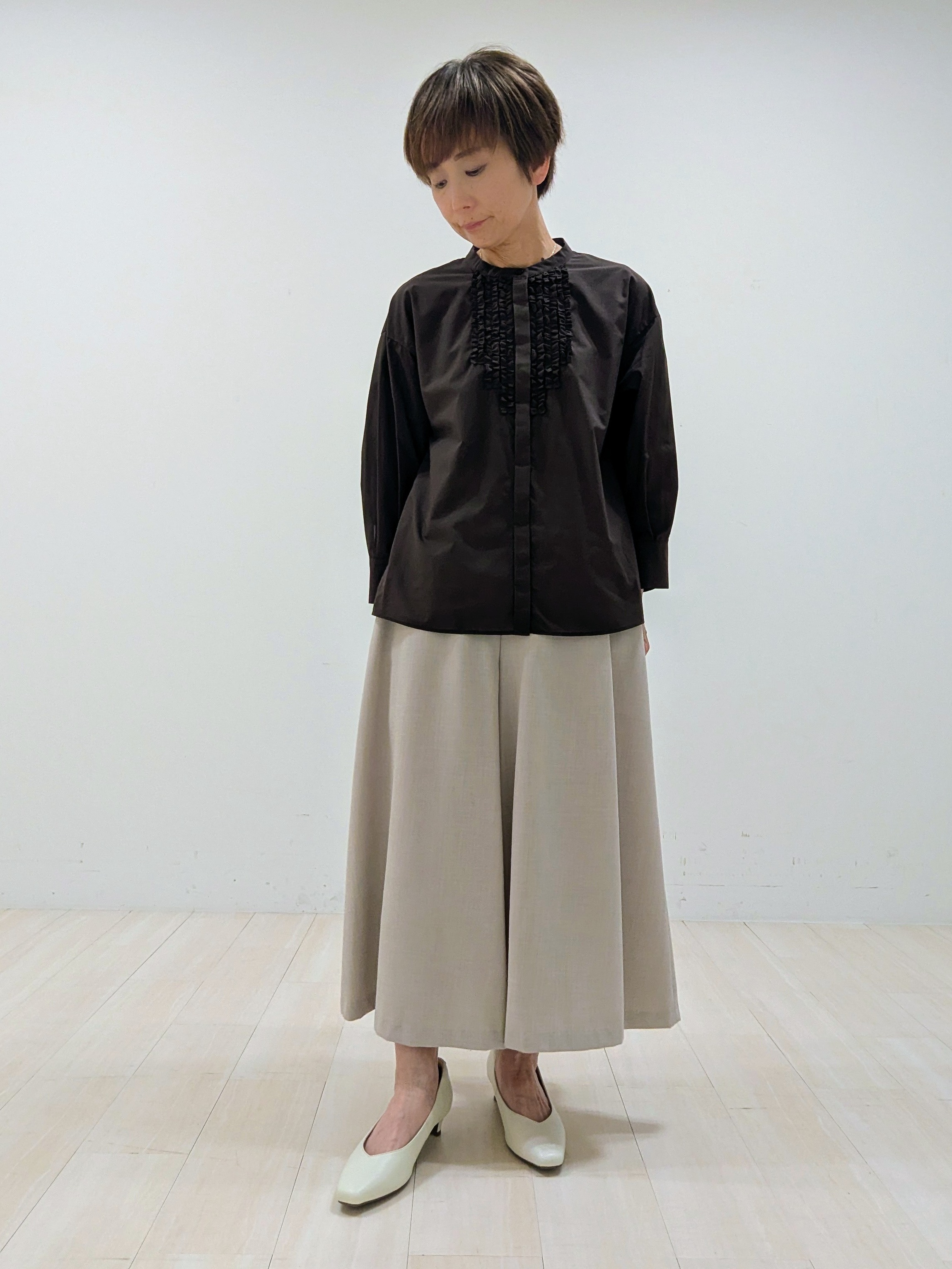 nishiさんの「Reflect｜【接触冷感】八分袖フロントフリルブラウス」を使ったコーディネート