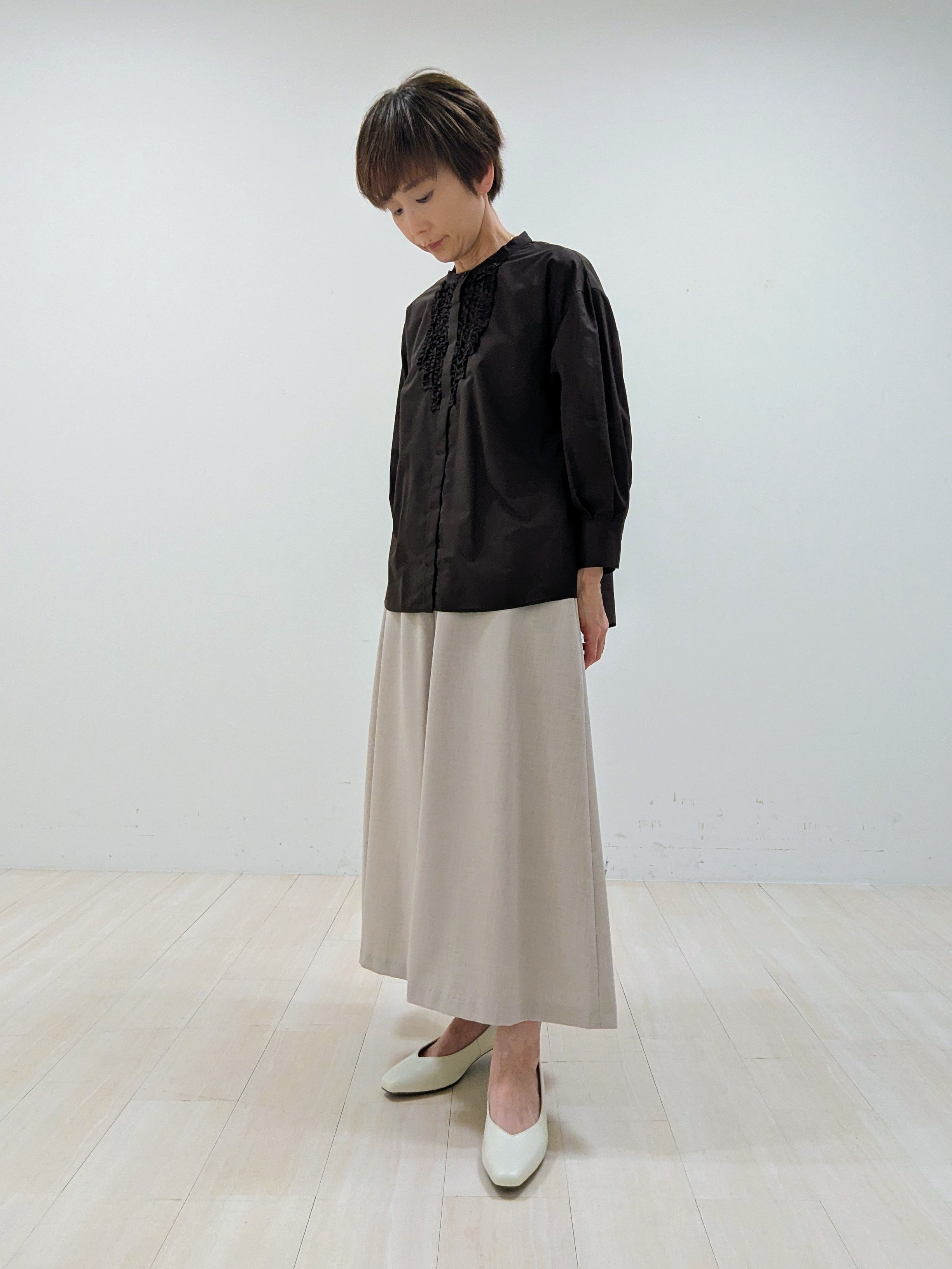 nishiさんの「Reflect｜【接触冷感】八分袖フロントフリルブラウス」を使ったコーディネート