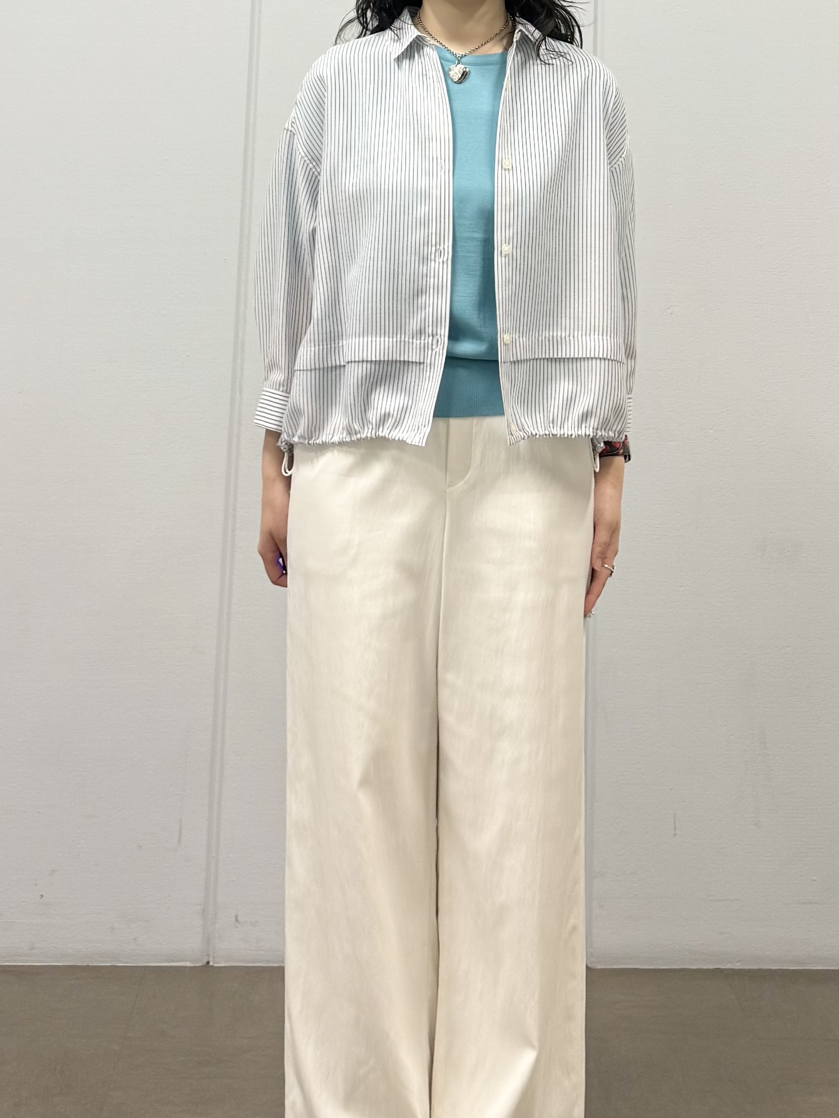 mizukiさんの「INDIVI｜【接触冷感／洗える／2WAY】ドロスト付 シアーシャンブレーシャツ」を使ったコーディネート