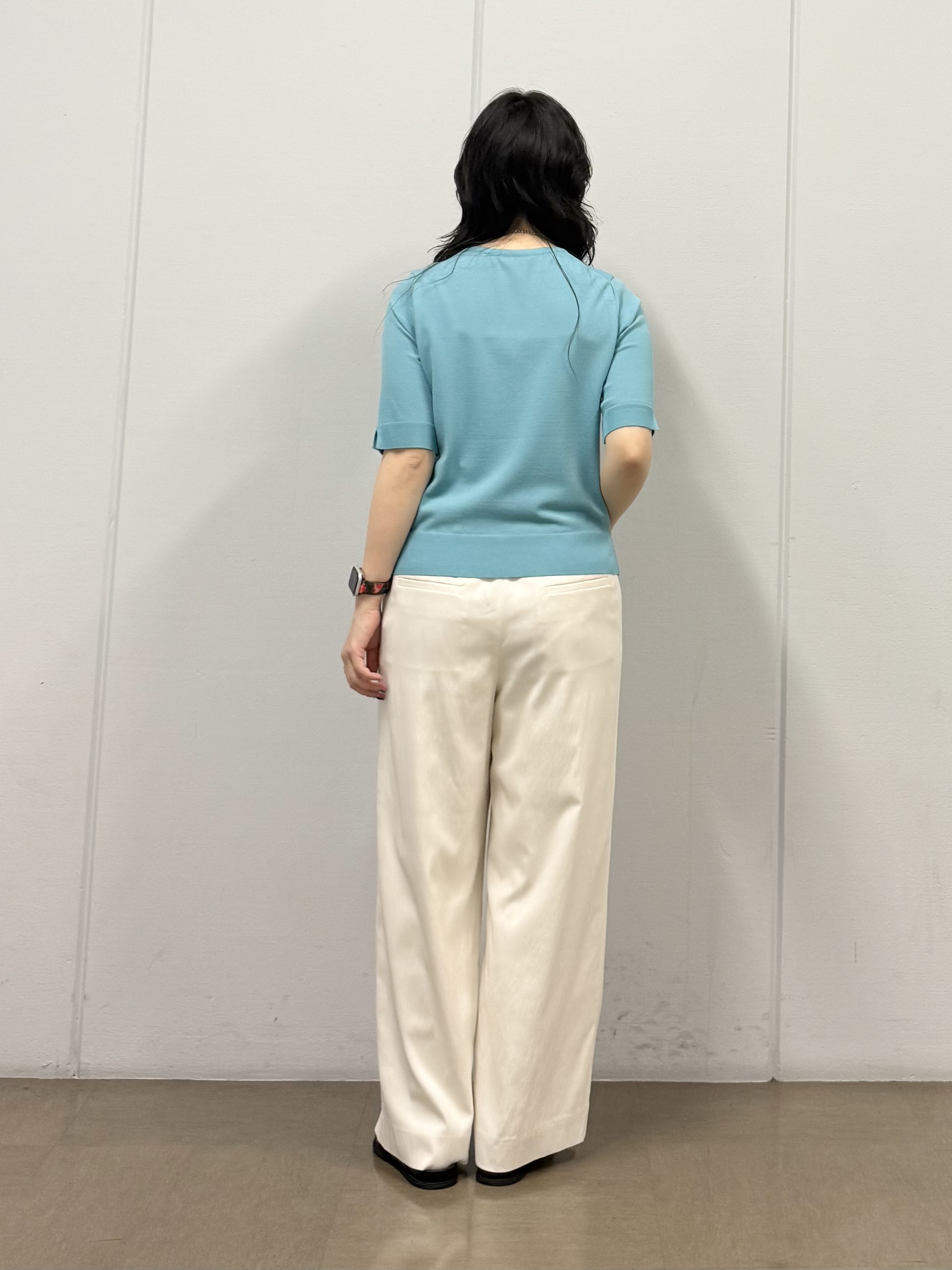 mizukiさんの「INDIVI｜【接触冷感／洗える／2WAY】ドロスト付 シアーシャンブレーシャツ」を使ったコーディネート