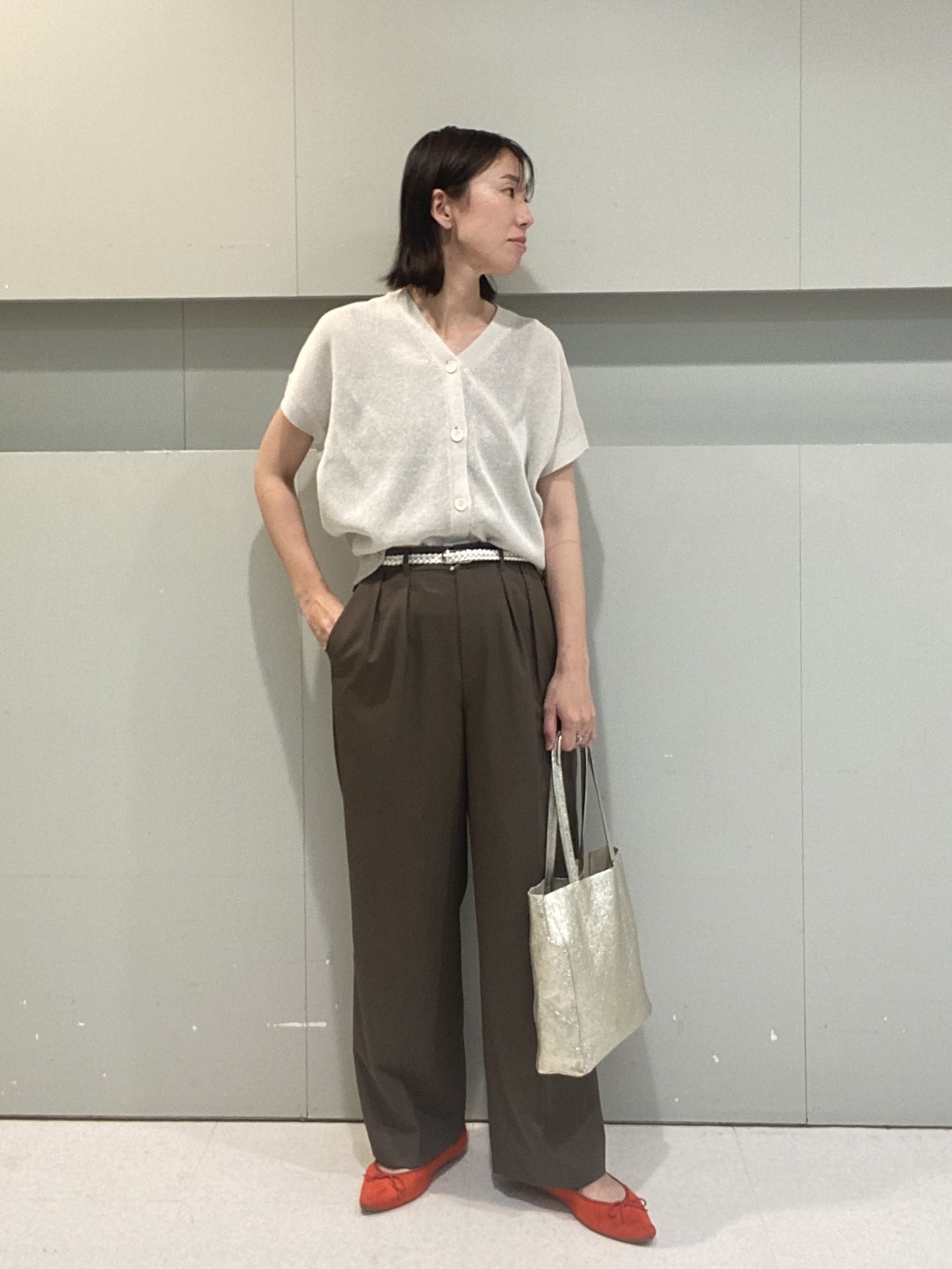 hitomiさんの「UNTITLED｜【洗える/清涼感】ドライタッチスリーブレスカーディガン」を使ったコーディネート