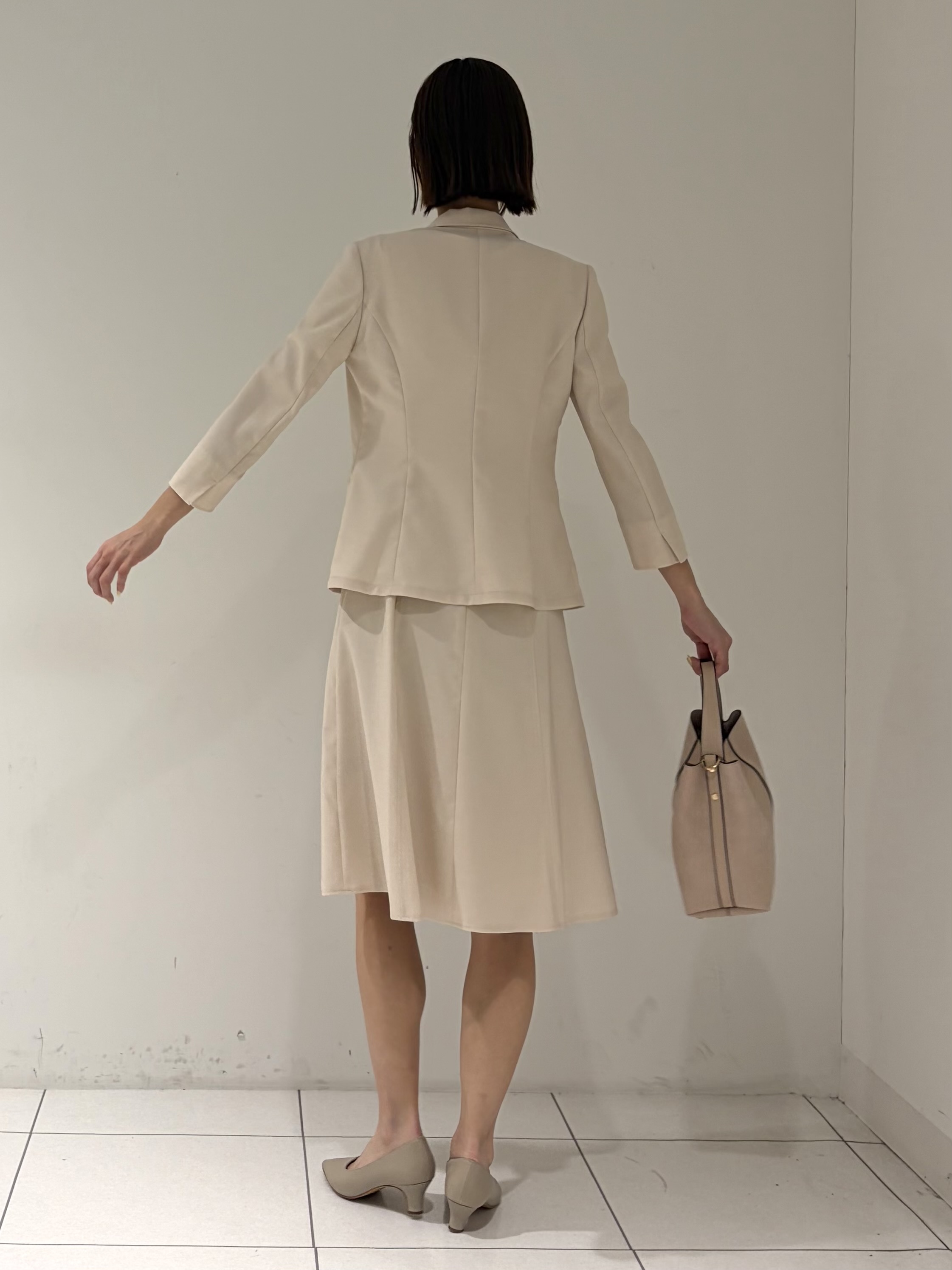 shioriさんの「INDIVI｜【日本製／接触冷感／UVケア／手洗い可】リネンライクテーラードジャケット」を使ったコーディネート