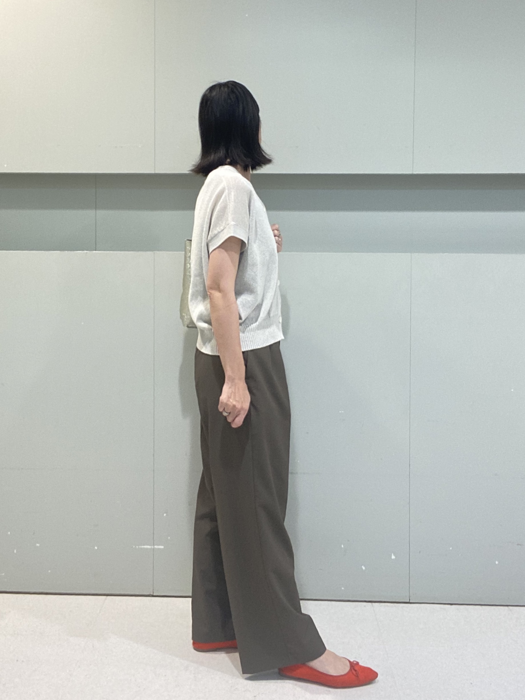 hitomiさんの「UNTITLED｜【洗える/清涼感】ドライタッチスリーブレスカーディガン」を使ったコーディネート