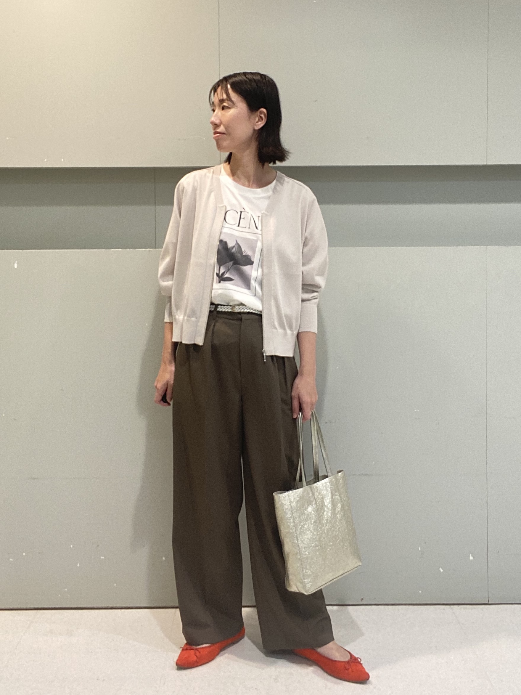 hitomiさんの「UNTITLED｜【アンサンブル可/日除け・冷房対策】シアーレーヨンZIPカーディガン」を使ったコーディネート