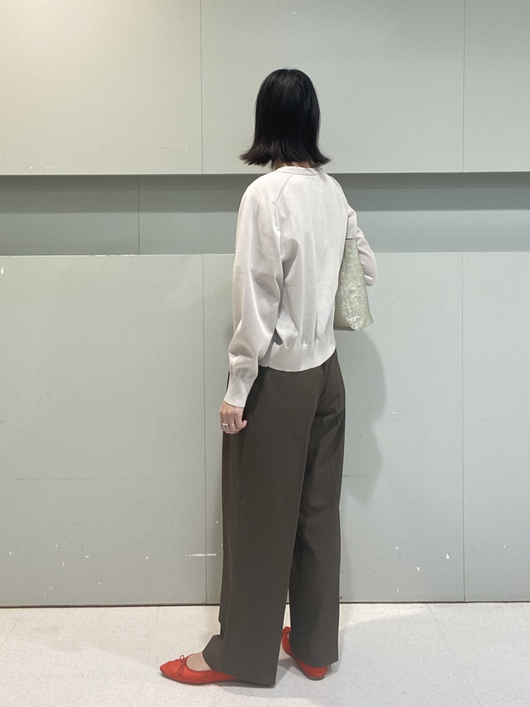 hitomiさんの「UNTITLED｜【アンサンブル可/日除け・冷房対策】シアーレーヨンZIPカーディガン」を使ったコーディネート