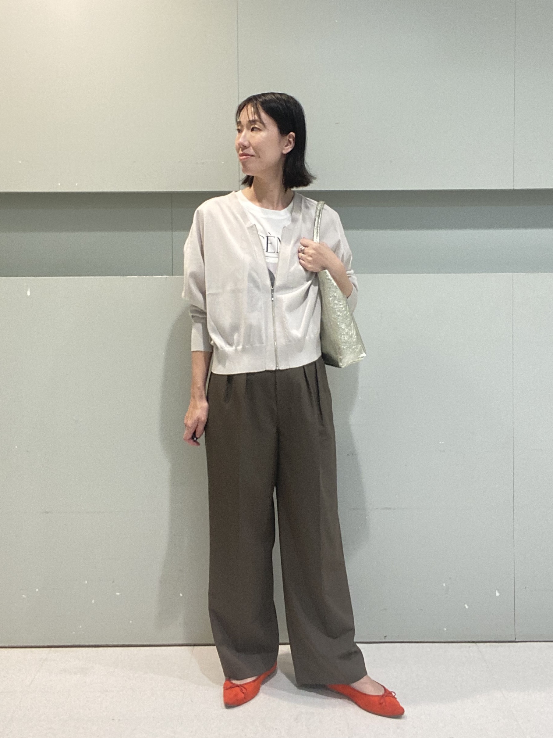 hitomiさんの「UNTITLED｜【アンサンブル可/日除け・冷房対策】シアーレーヨンZIPカーディガン」を使ったコーディネート
