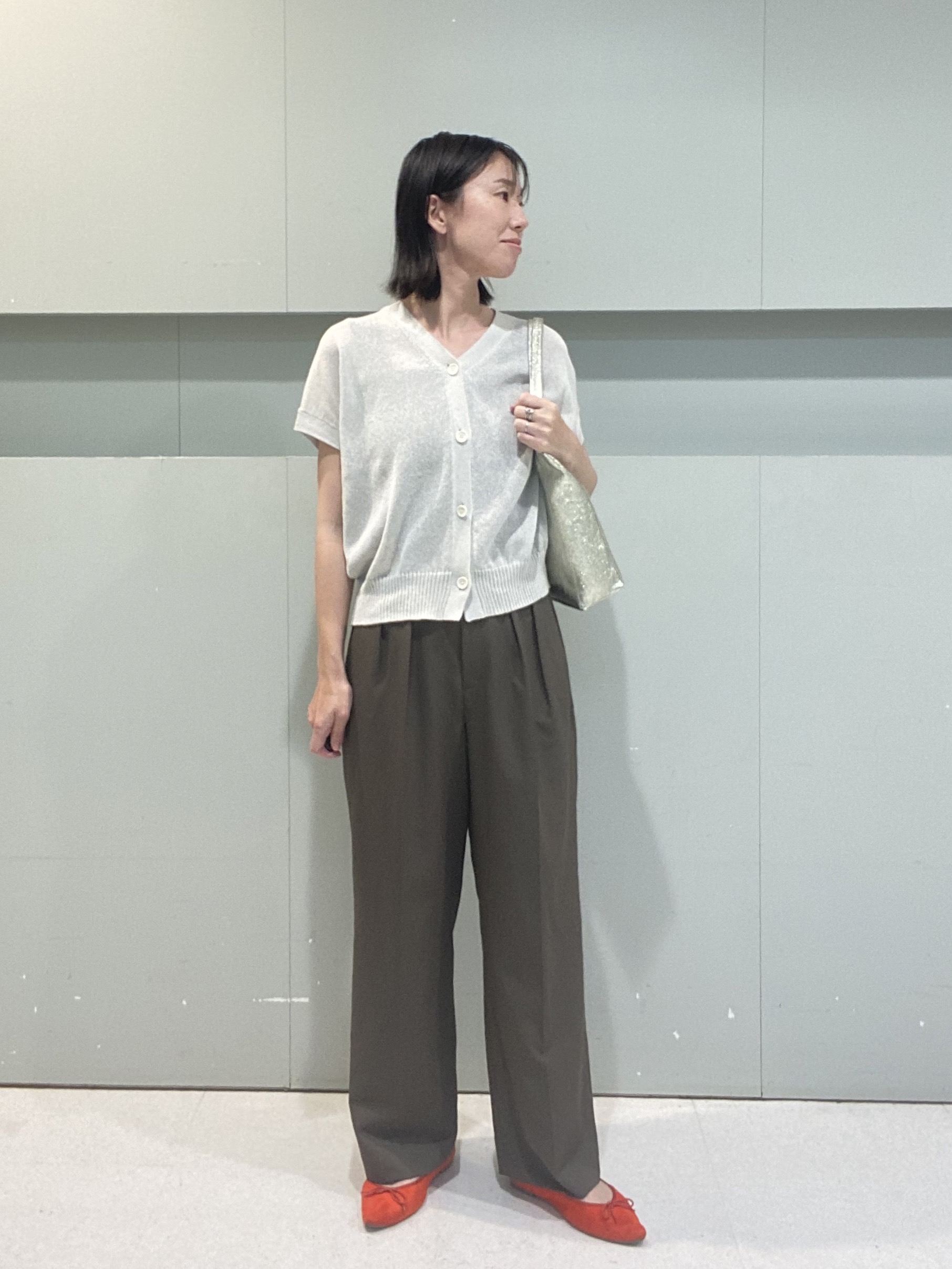 hitomiさんの「UNTITLED｜【洗える/清涼感】ドライタッチスリーブレスカーディガン」を使ったコーディネート
