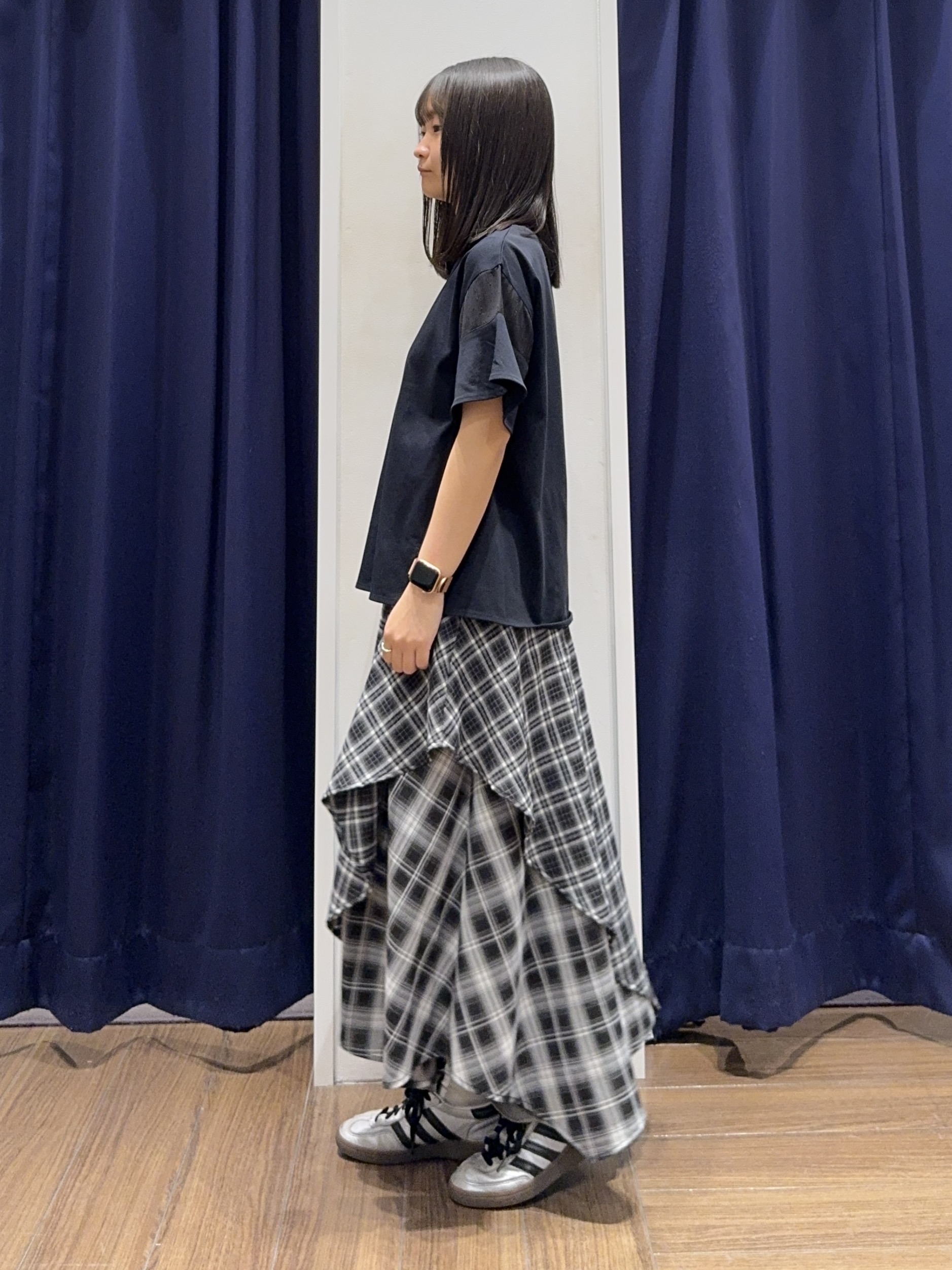 cherryさんの「THE SHOP TK｜【ひんやりさらさら】軽やかに揺れる シアーフレアスリーブTシャツ」を使ったコーディネート