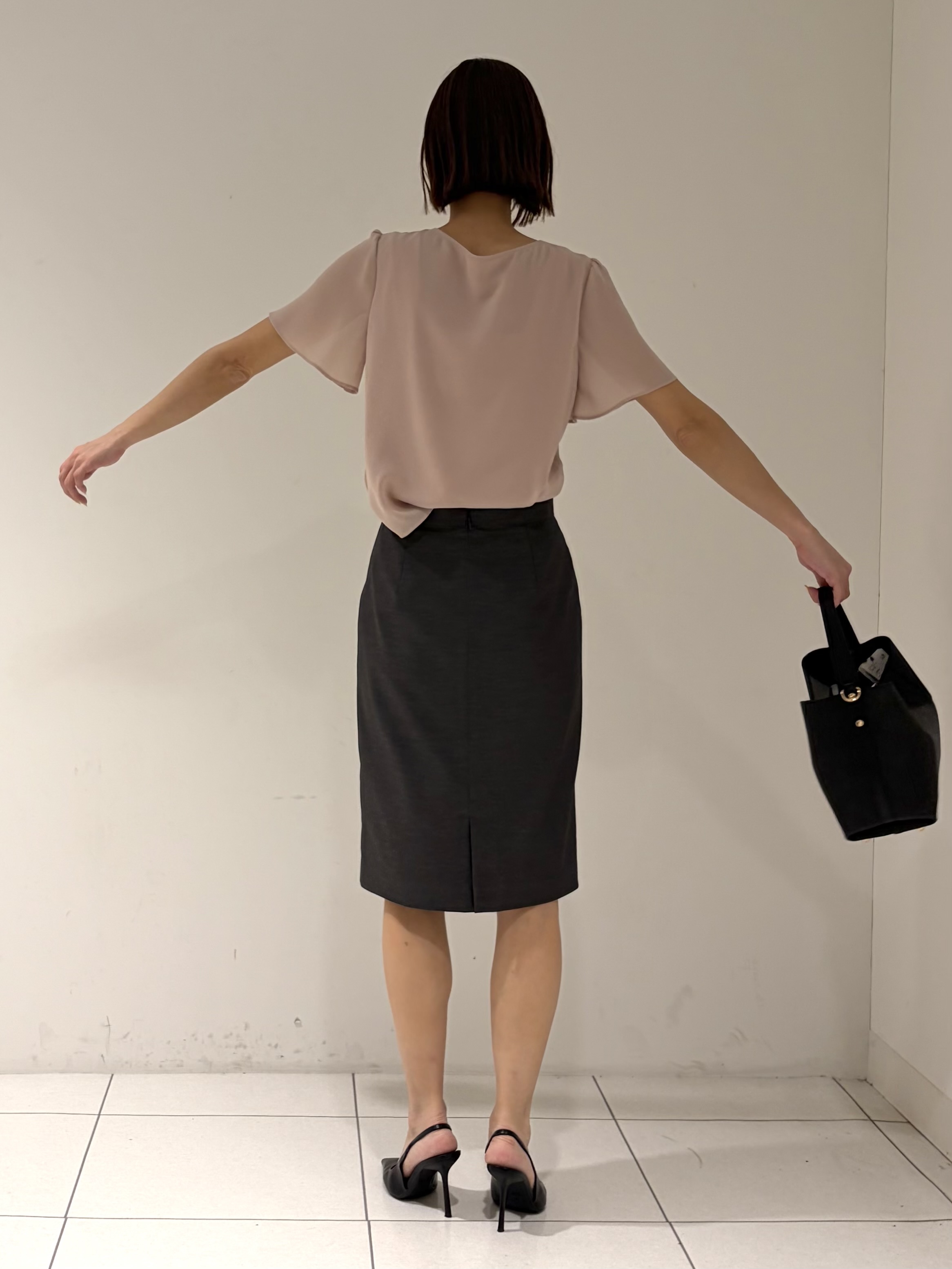 shioriさんの「INDIVI｜【日本製／接触冷感／UVケア／手洗い可】リネンライクノーカラージャケット」を使ったコーディネート
