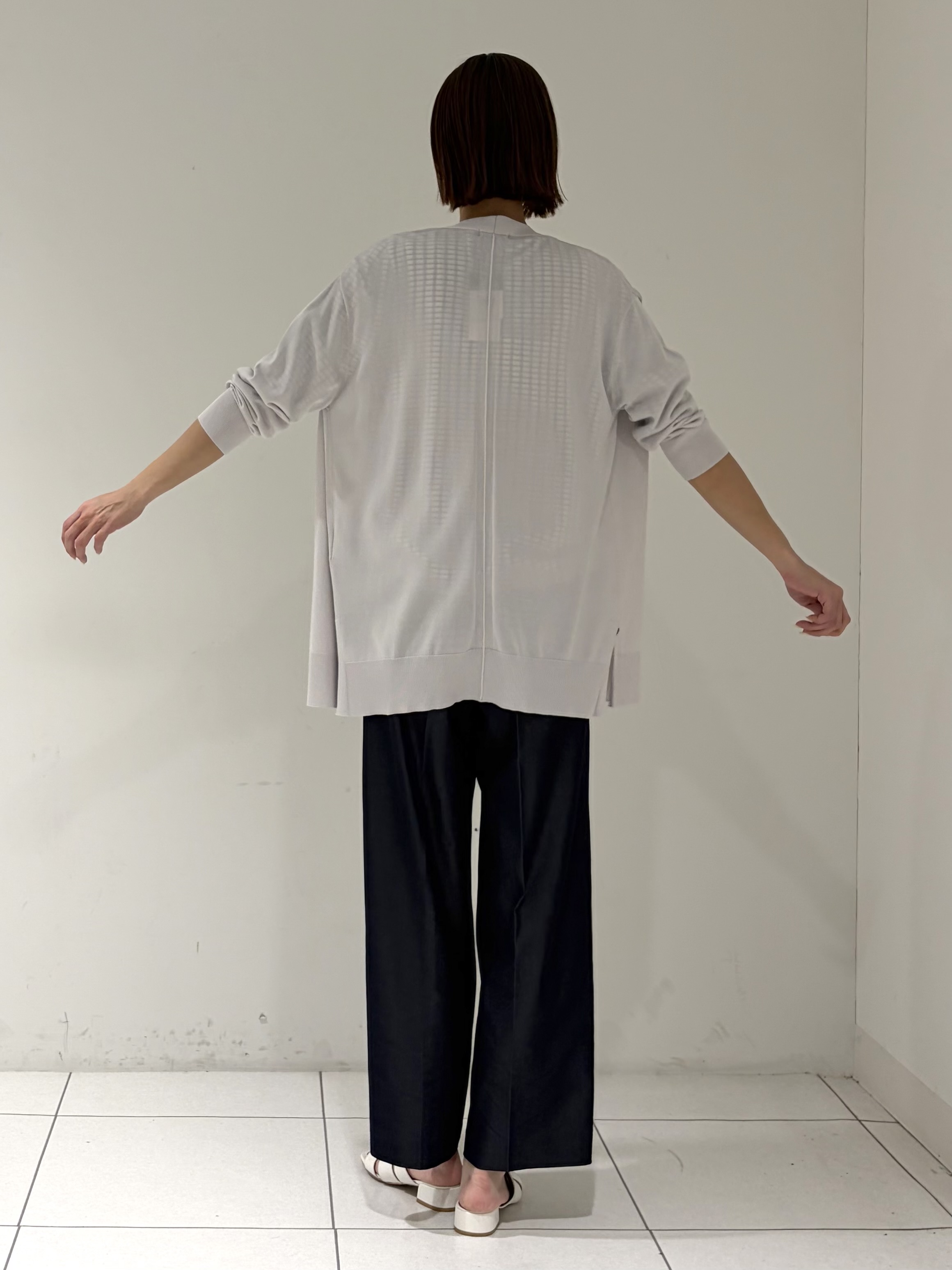 shioriさんの「INDIVI｜【洗える／上品】きれいめ着流しカーディガンニット」を使ったコーディネート