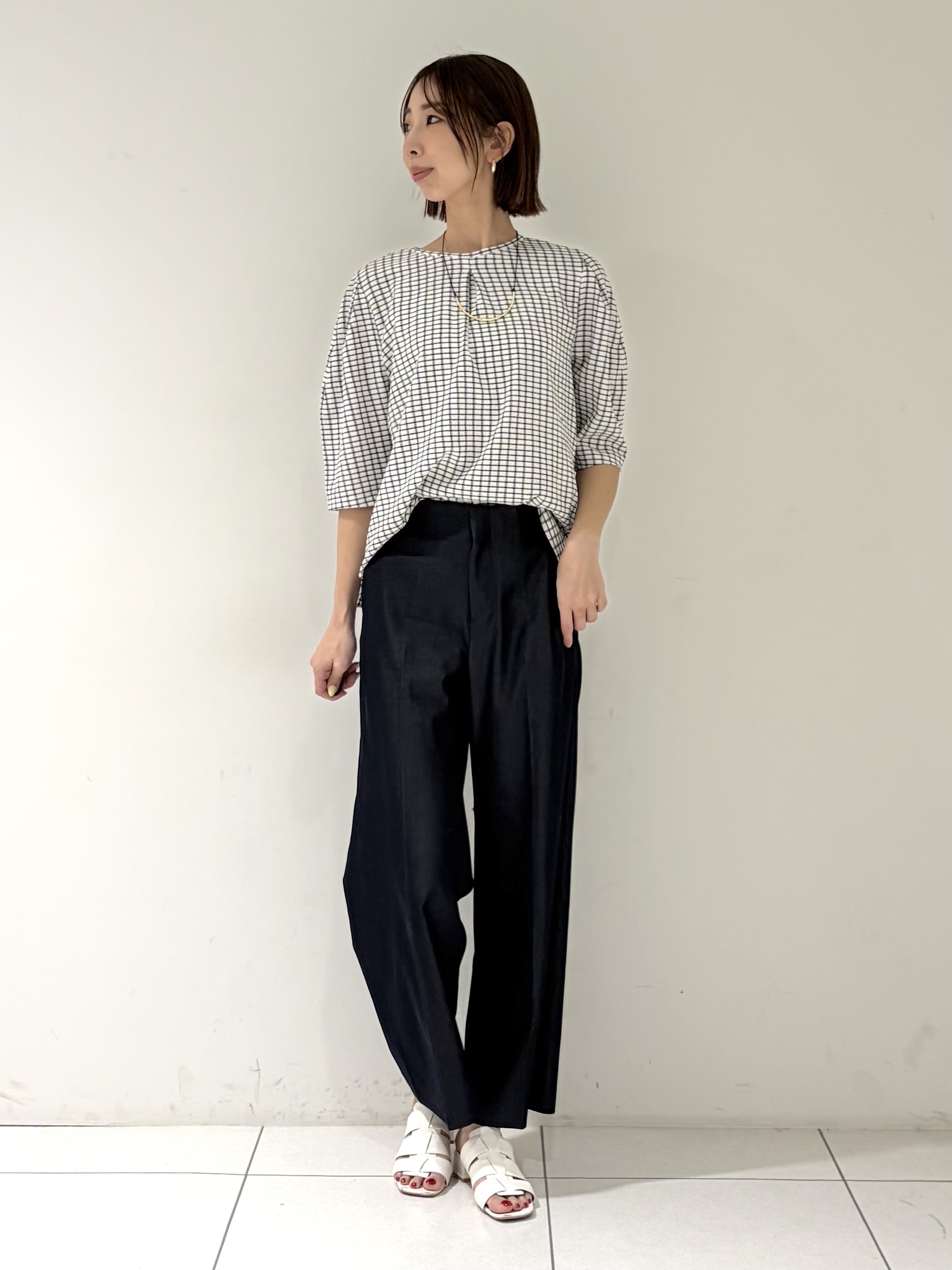 shioriさんの「INDIVI｜【UVケア／吸汗速乾】チェック柄タックボリュームスリーブトップス」を使ったコーディネート