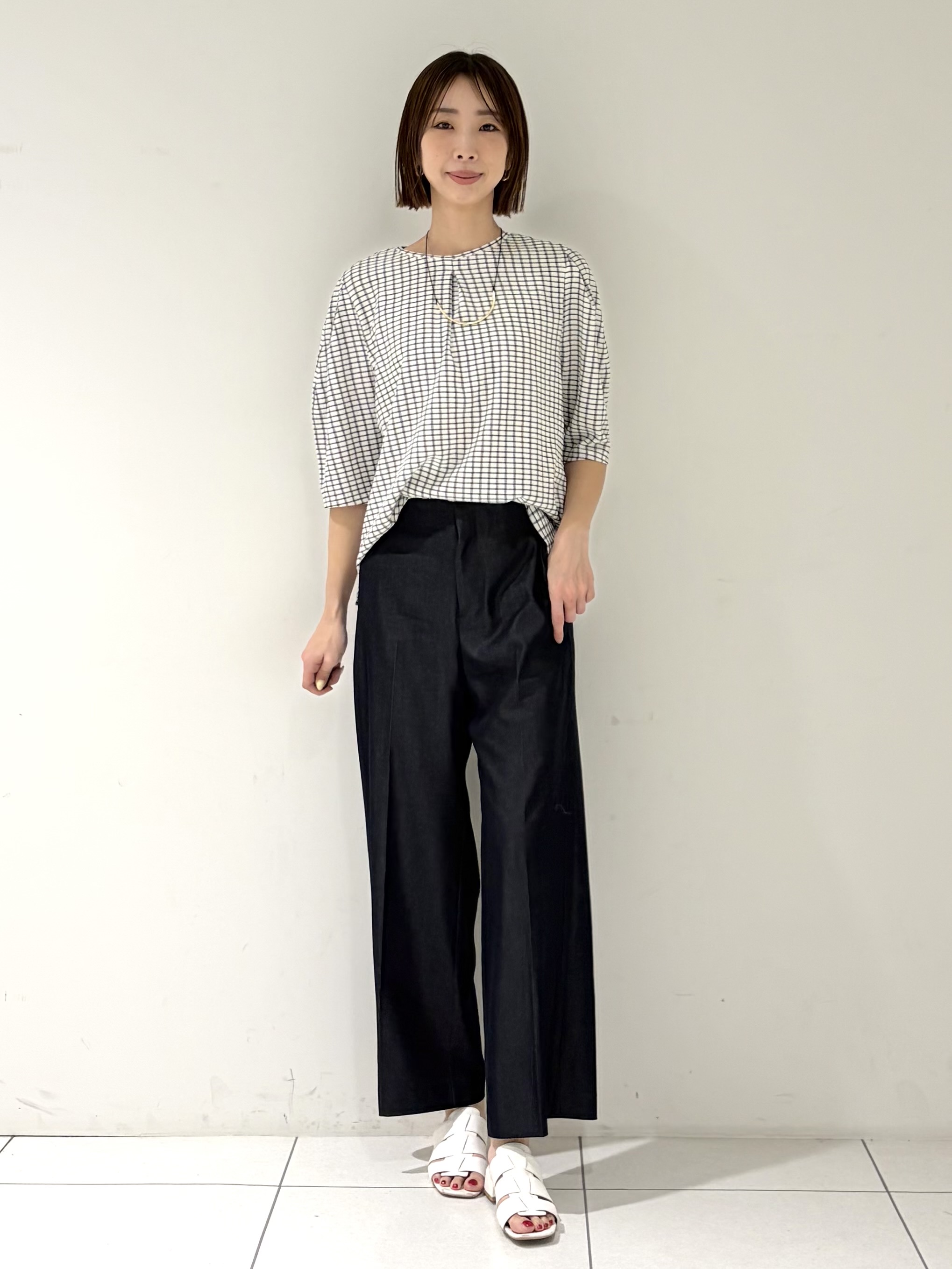 shioriさんの「INDIVI｜【UVケア／吸汗速乾】チェック柄タックボリュームスリーブトップス」を使ったコーディネート