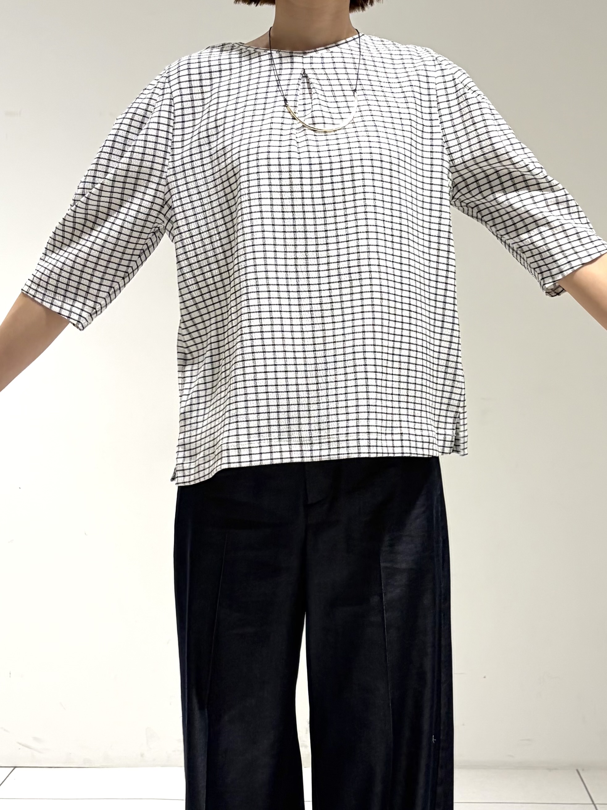 shioriさんの「INDIVI｜【UVケア／吸汗速乾】チェック柄タックボリュームスリーブトップス」を使ったコーディネート
