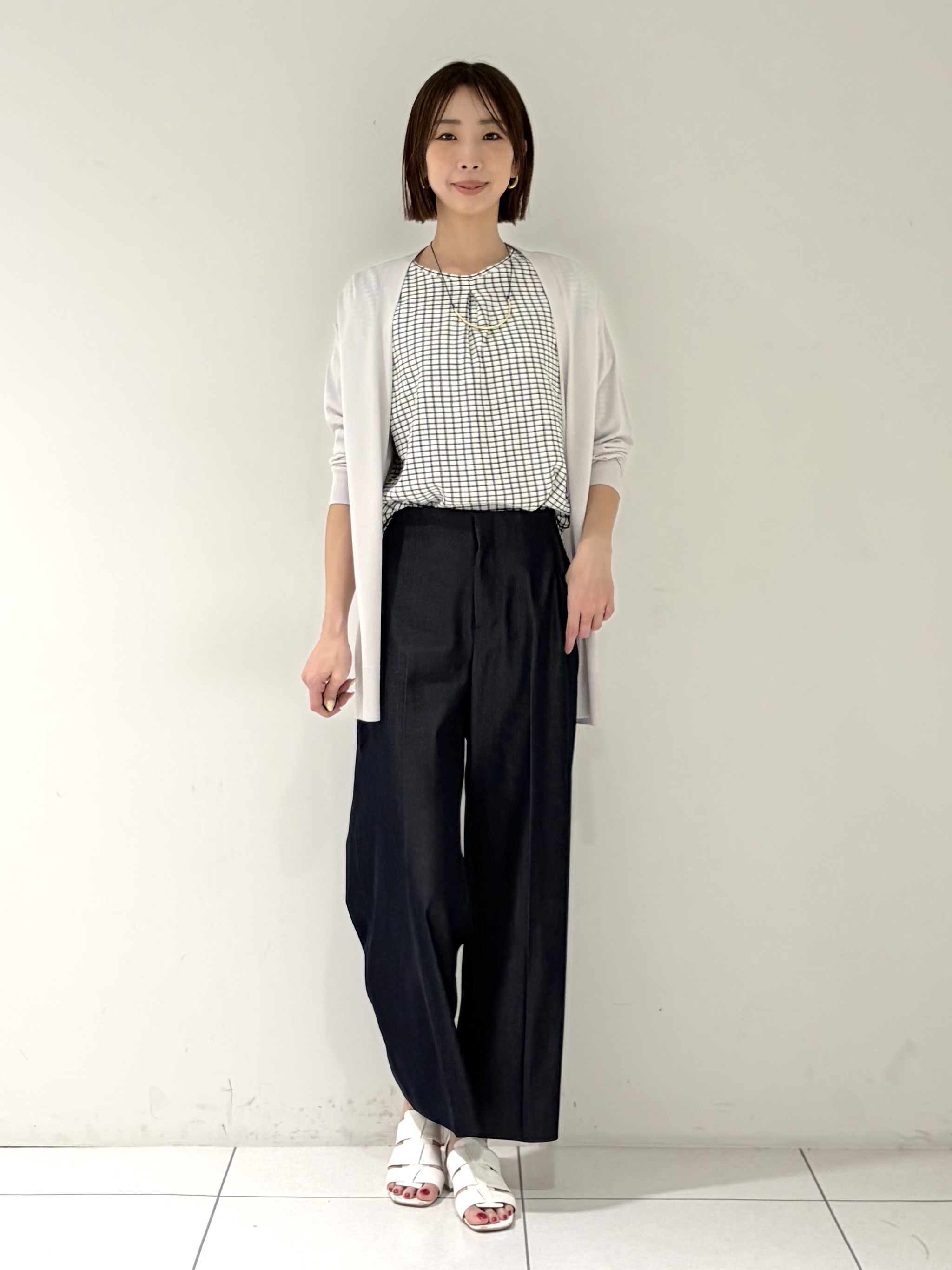 shioriさんの「INDIVI｜【UVケア／吸汗速乾】チェック柄タックボリュームスリーブトップス」を使ったコーディネート