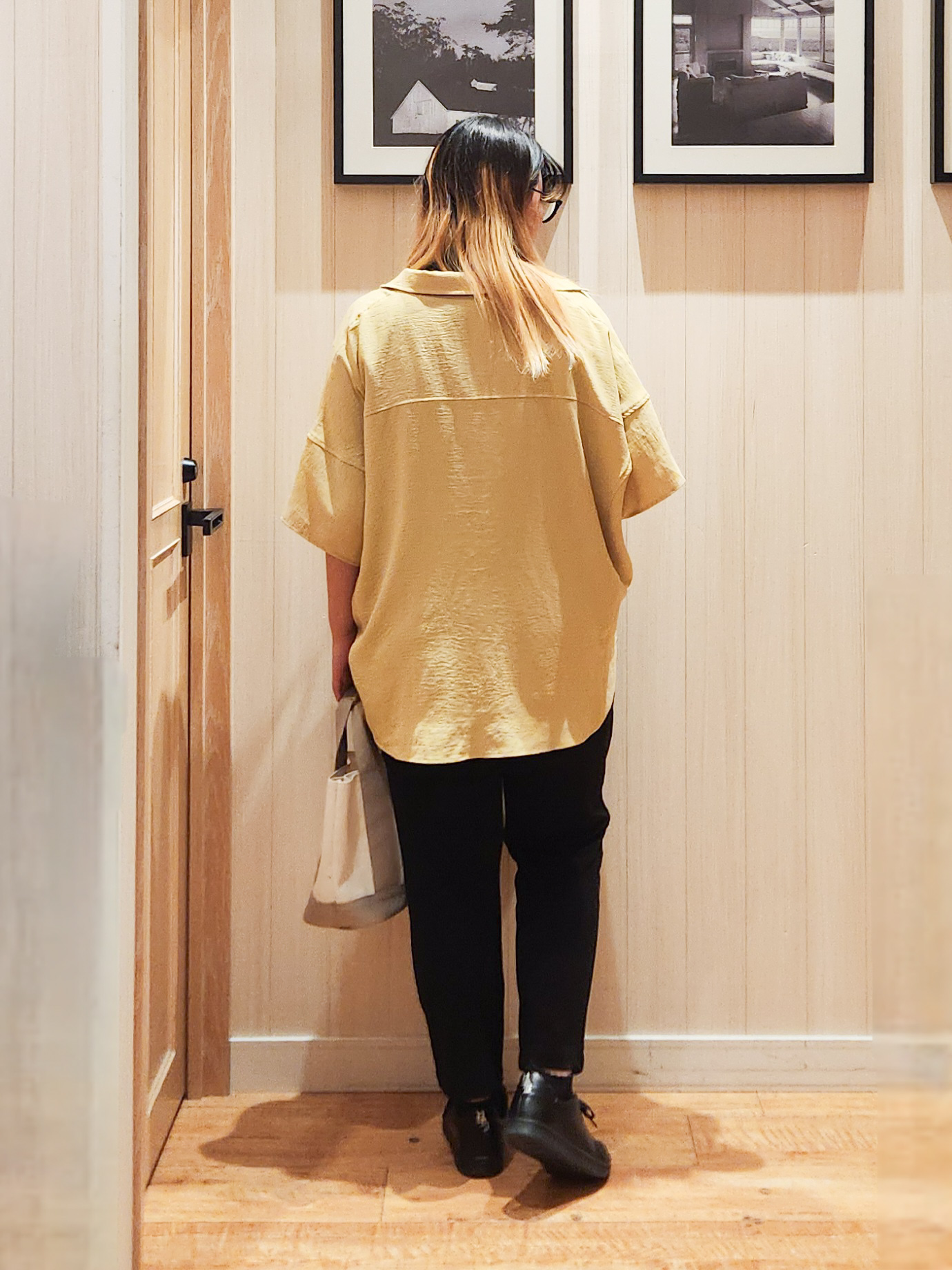 れーやんさんの「SHOO･LA･RUE｜【高レビュー/洗濯後しわになりにくい/体型カバー】きちんとゆるっと 大人の抜け感 ポンチョ風カラーシ」を使ったコーディネート
