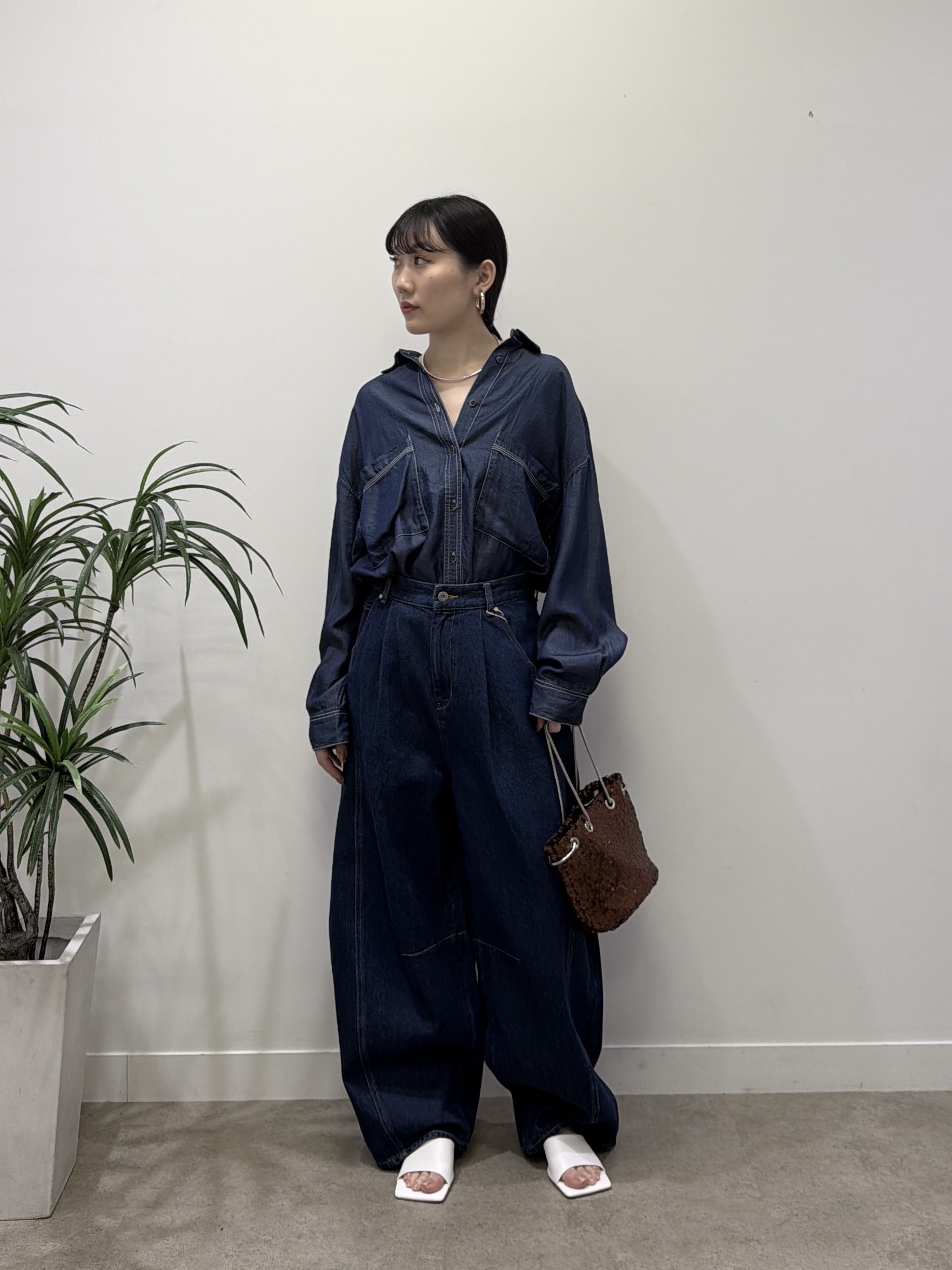 rinaさんの「INDIVI｜デニムシャツ」を使ったコーディネート