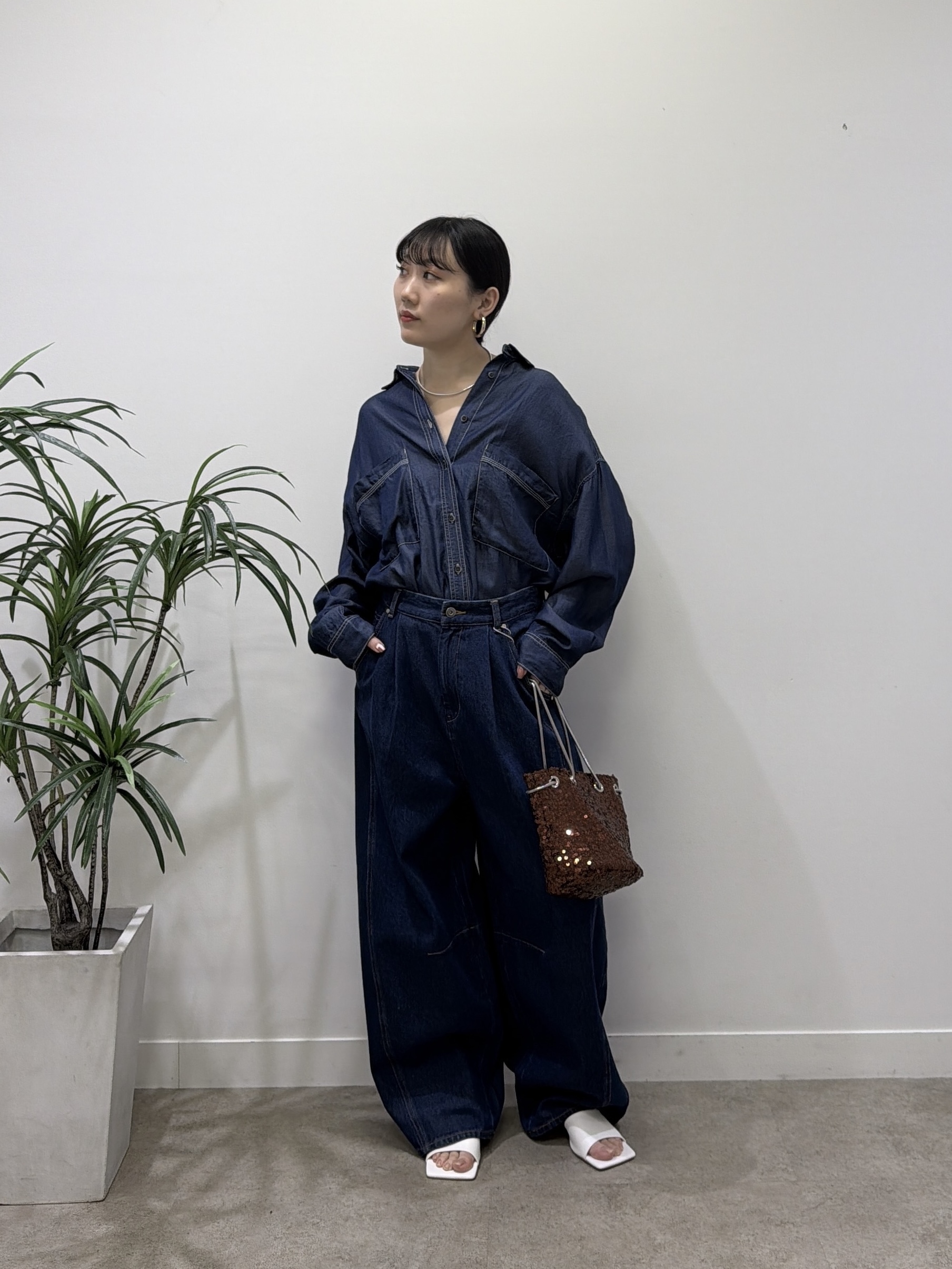 rinaさんの「INDIVI｜デニムシャツ」を使ったコーディネート