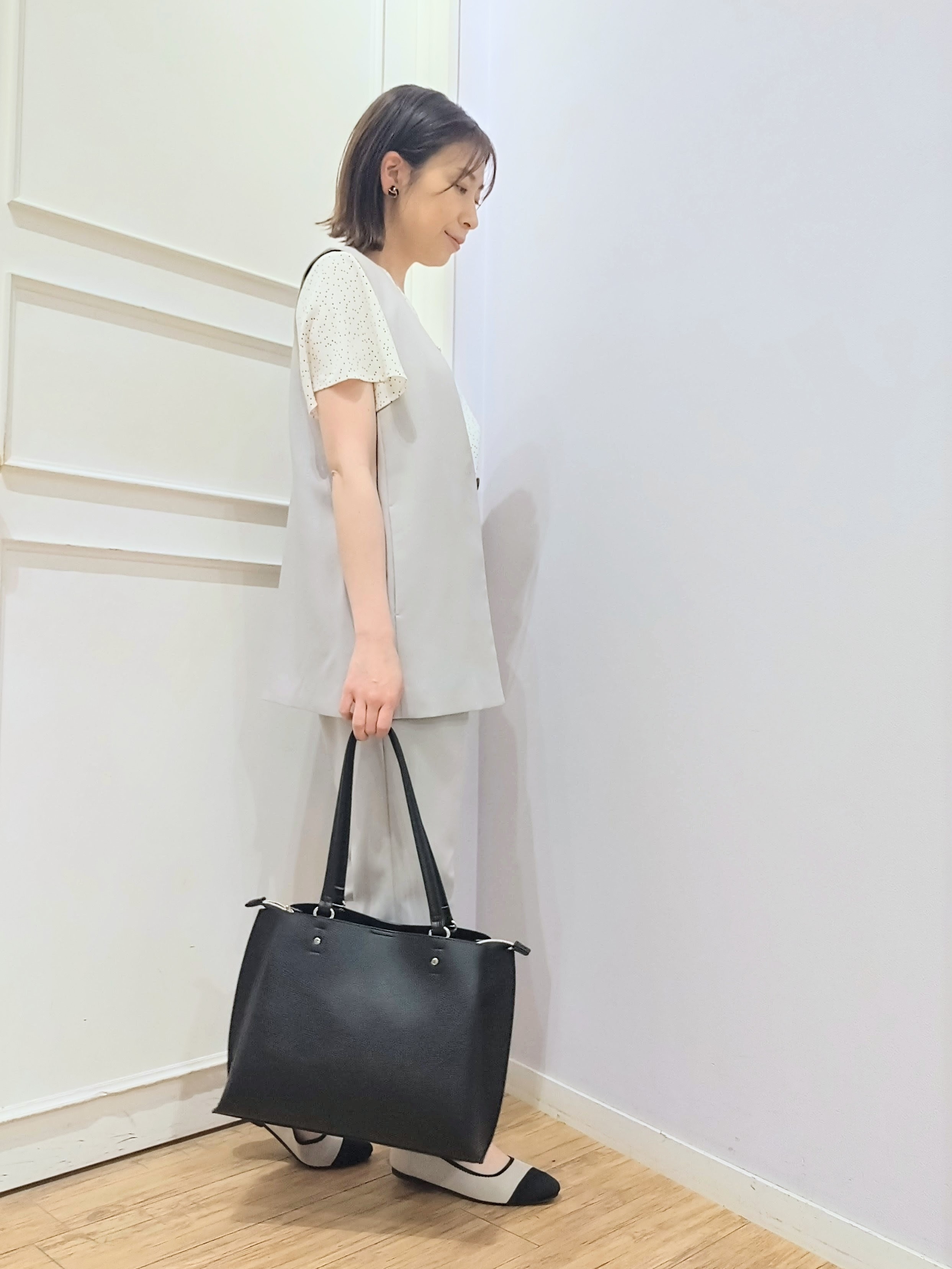 miomioさんの「SHOO･LA･RUE｜【セットアップ可/洗濯後しわになりにくい/S-LL】シンプルで合わせやすい ノーカラージレ」を使ったコーディネート