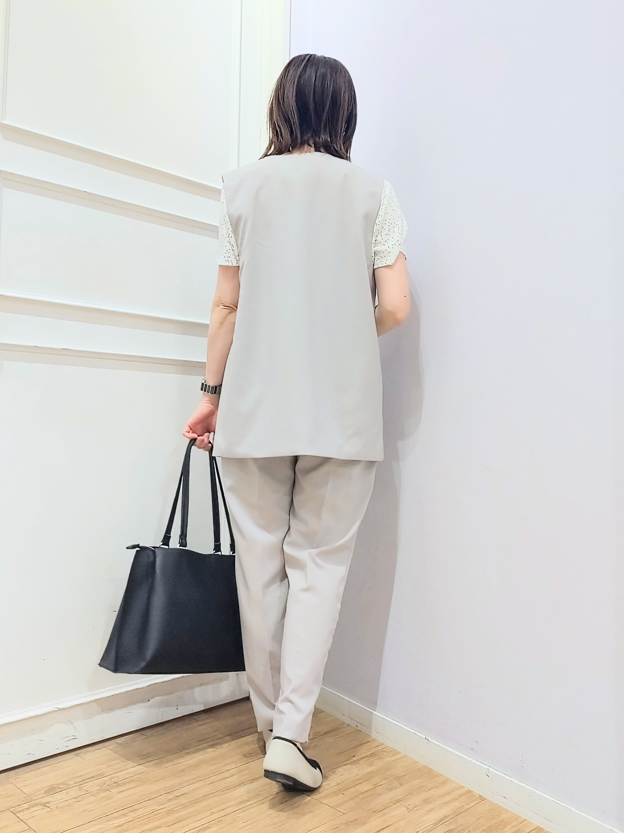 miomioさんの「SHOO･LA･RUE｜【セットアップ可/洗濯後しわになりにくい/S-LL】シンプルで合わせやすい ノーカラージレ」を使ったコーディネート