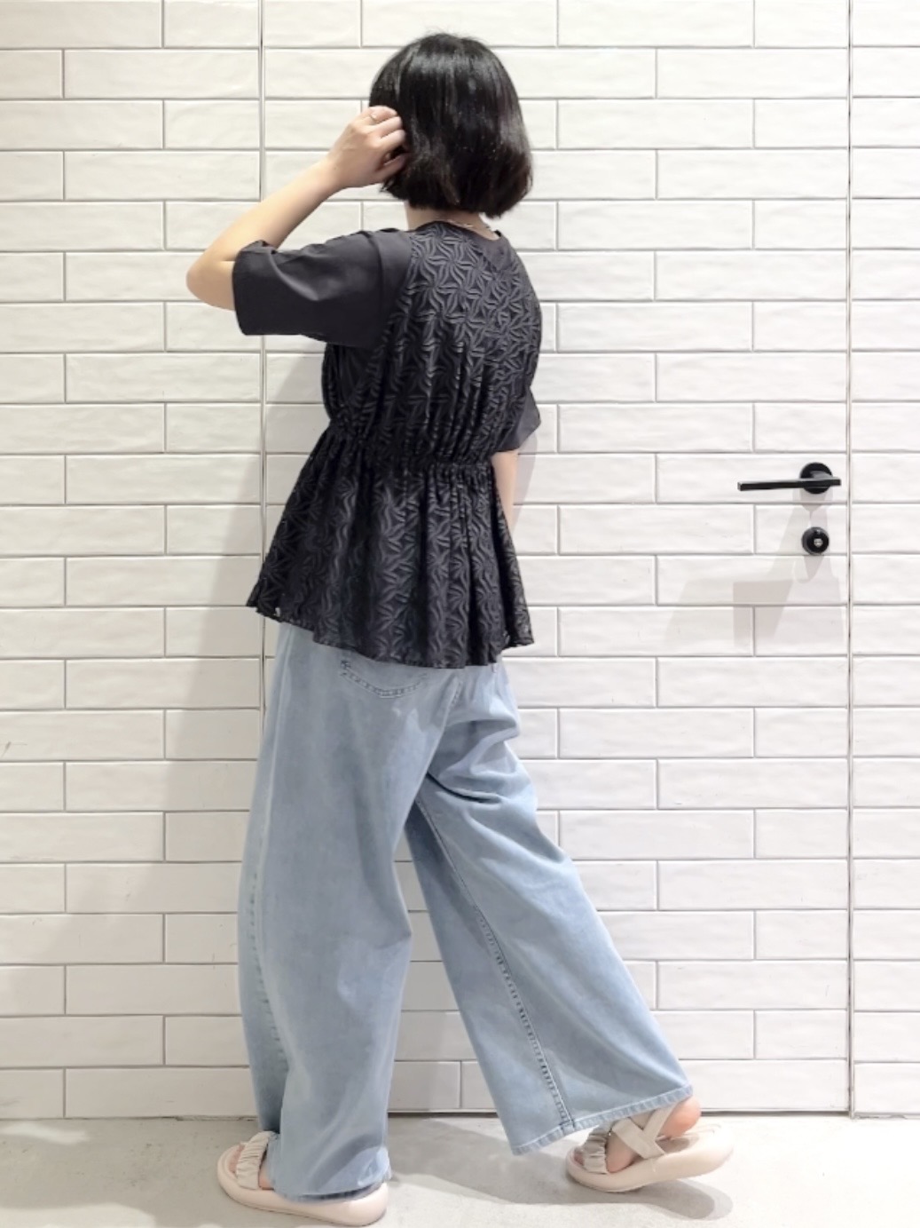 しおりさんの「OPAQUE.CLIP｜レースペプラムジレ【洗濯機OK】」を使ったコーディネート