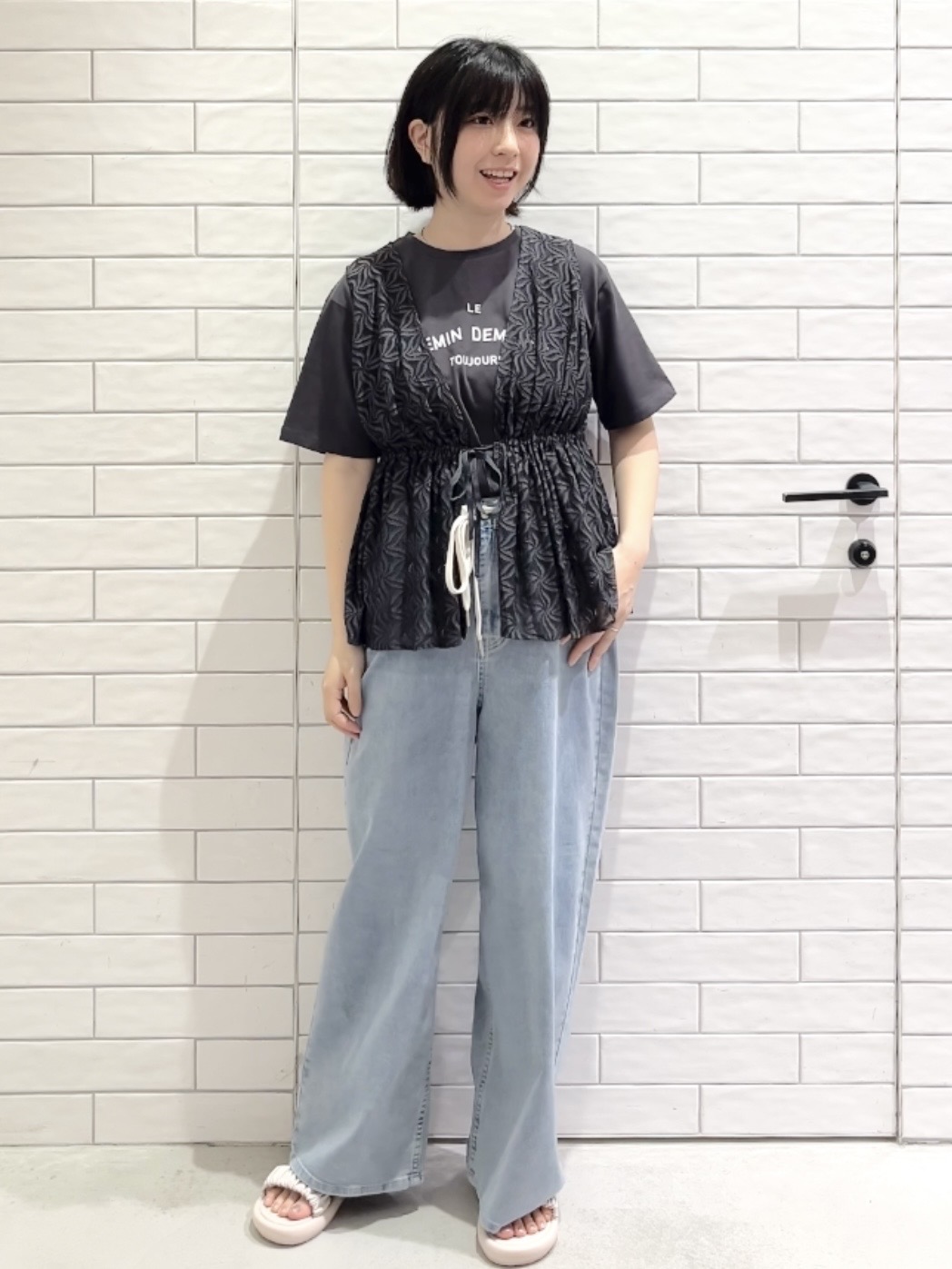 しおりさんの「OPAQUE.CLIP｜レースペプラムジレ【洗濯機OK】」を使ったコーディネート