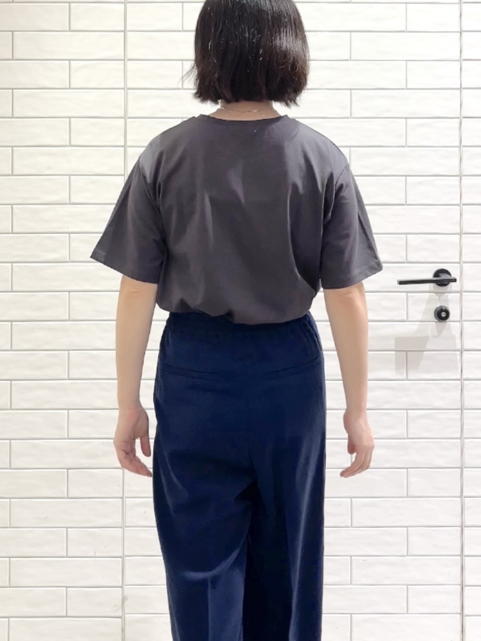 しおりさんの「OPAQUE.CLIP｜ロゴプリントアソートTシャツ【洗濯機OK】」を使ったコーディネート