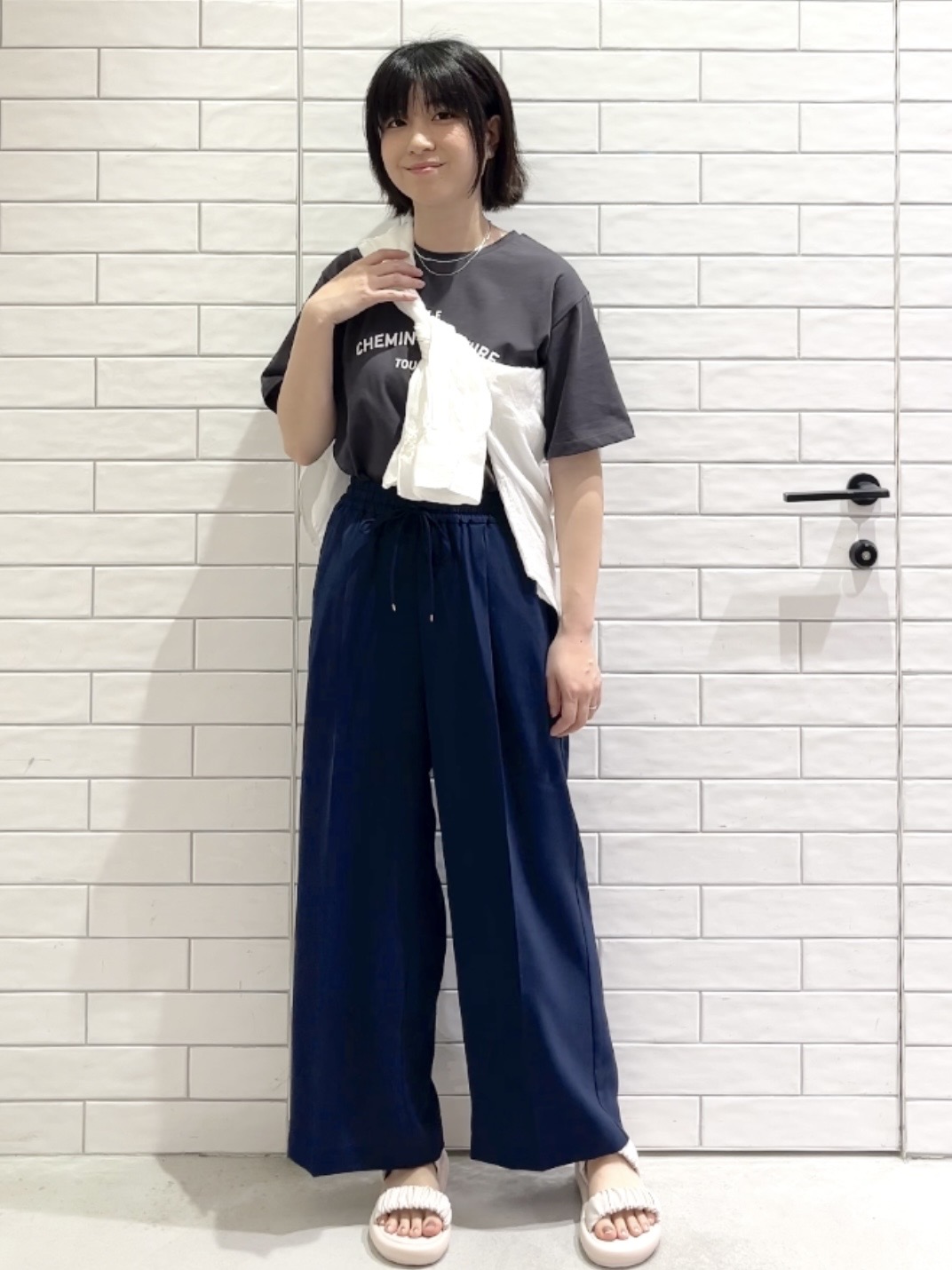 しおりさんの「OPAQUE.CLIP｜フレンチリネンシャツ／カシュクール【洗濯機OK】《5col》」を使ったコーディネート