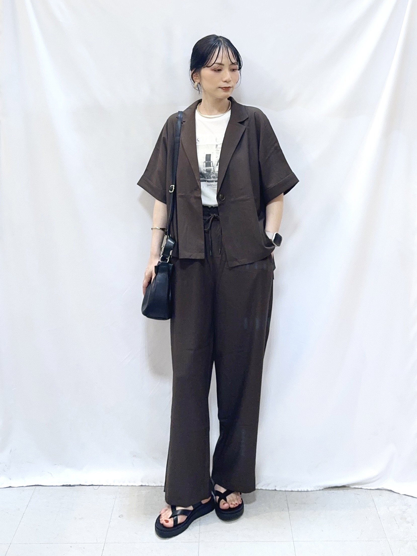 𝐇𝐢𝐫𝐨𝐦𝐢さんの「SHOO･LA･RUE｜【セットアップ可/洗濯後しわになりにくい/S-LL】半袖とろみテーラードジャケット」を使ったコーディネート