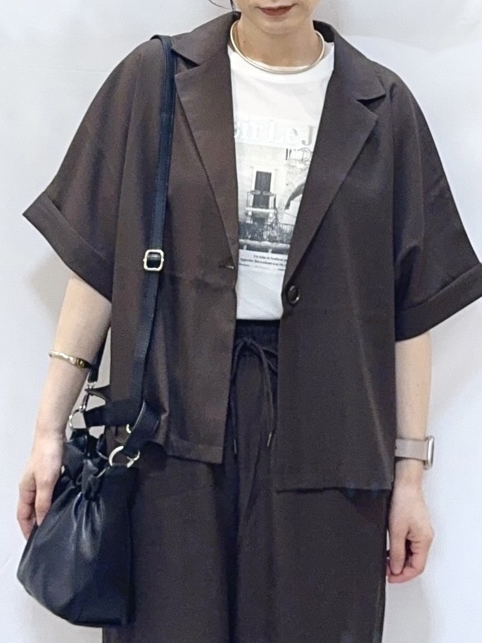 𝐇𝐢𝐫𝐨𝐦𝐢さんの「SHOO･LA･RUE｜【セットアップ可/洗濯後しわになりにくい/S-LL】半袖とろみテーラードジャケット」を使ったコーディネート