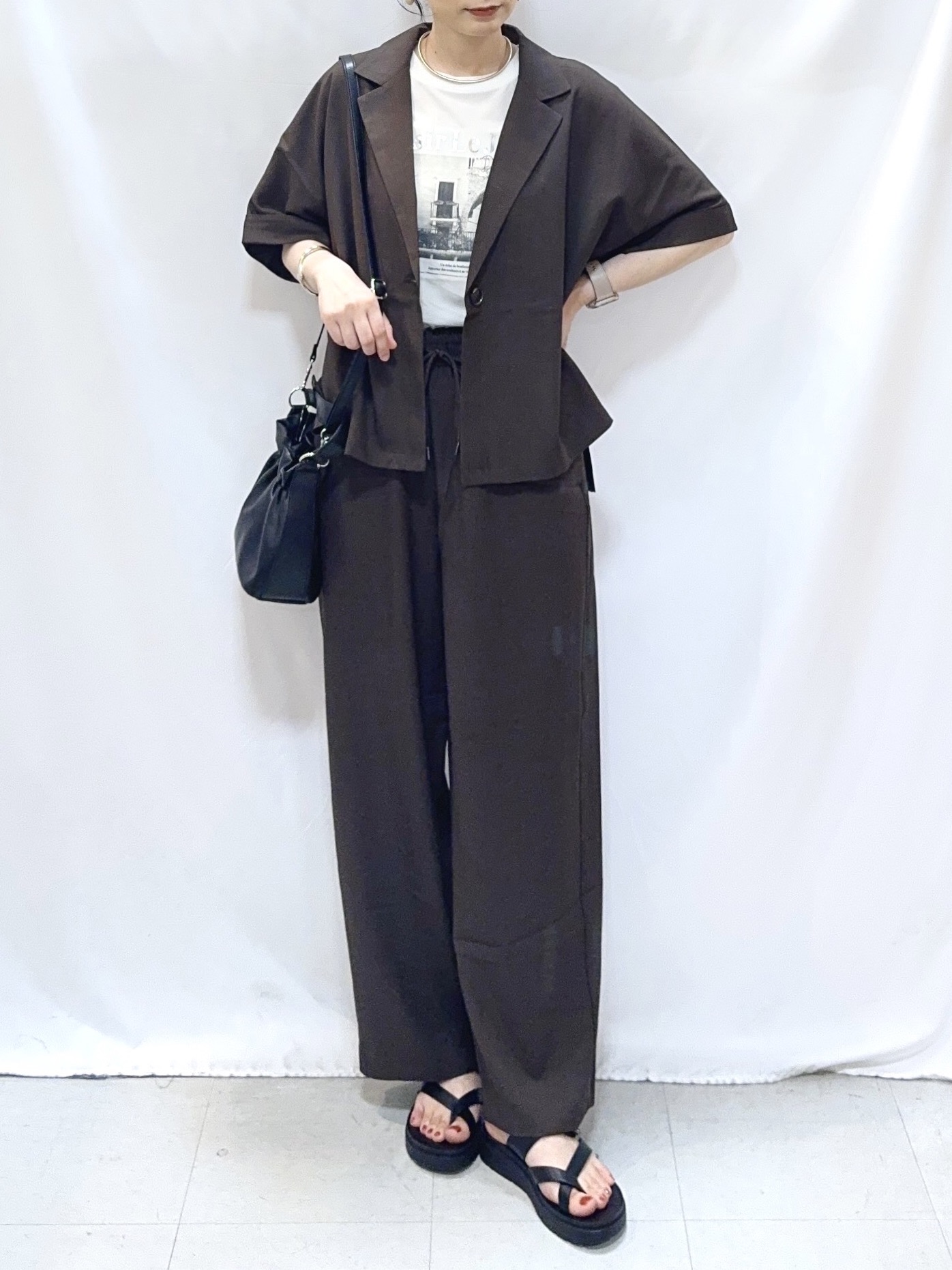 𝐇𝐢𝐫𝐨𝐦𝐢さんの「SHOO･LA･RUE｜【セットアップ可/洗濯後しわになりにくい/S-LL】半袖とろみテーラードジャケット」を使ったコーディネート