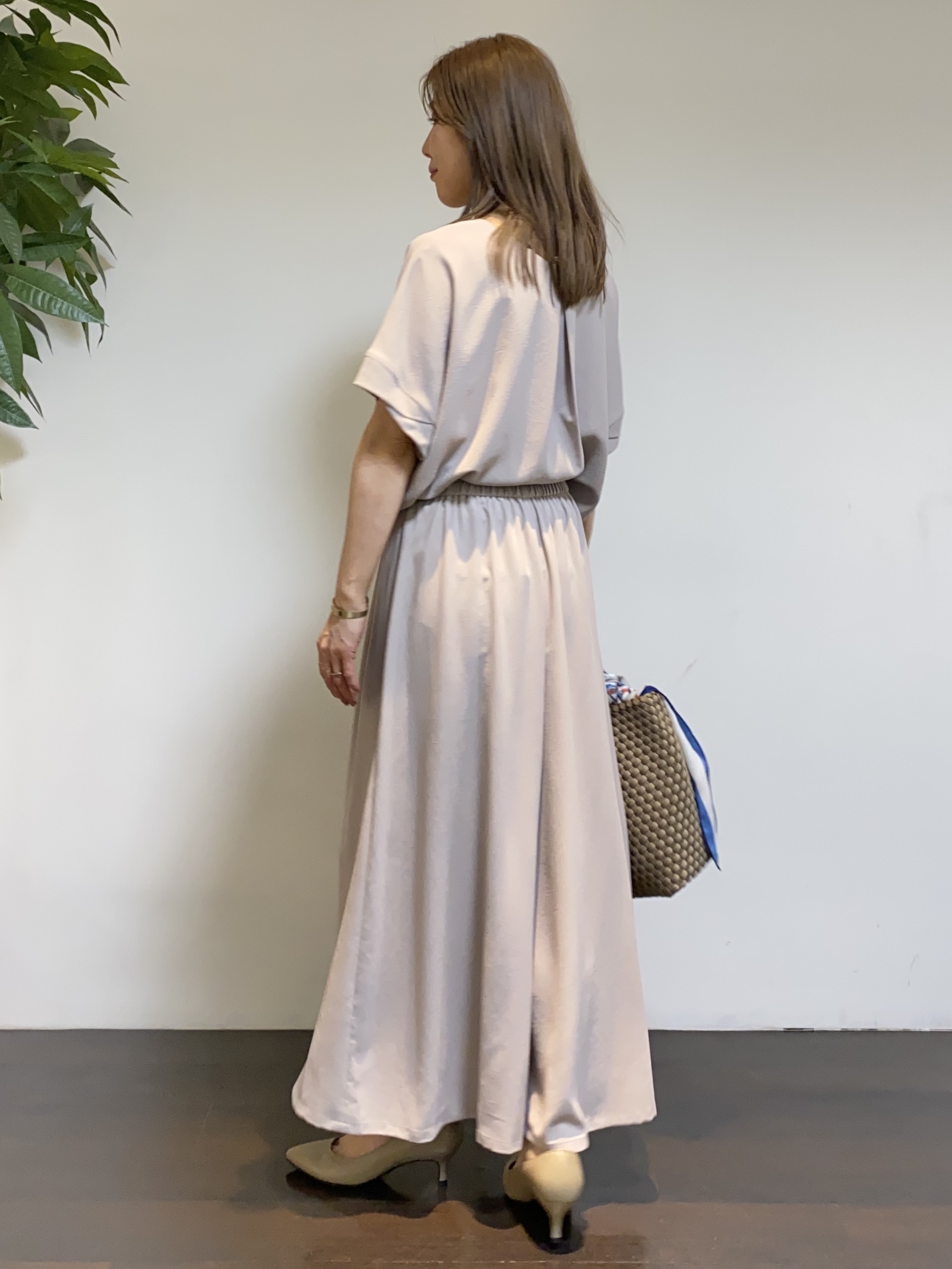 tomoさんの「UNTITLED｜【前後2WAY/はっ水/セットアップ可】リラクシーフレンチスリーブブラウス」を使ったコーディネート
