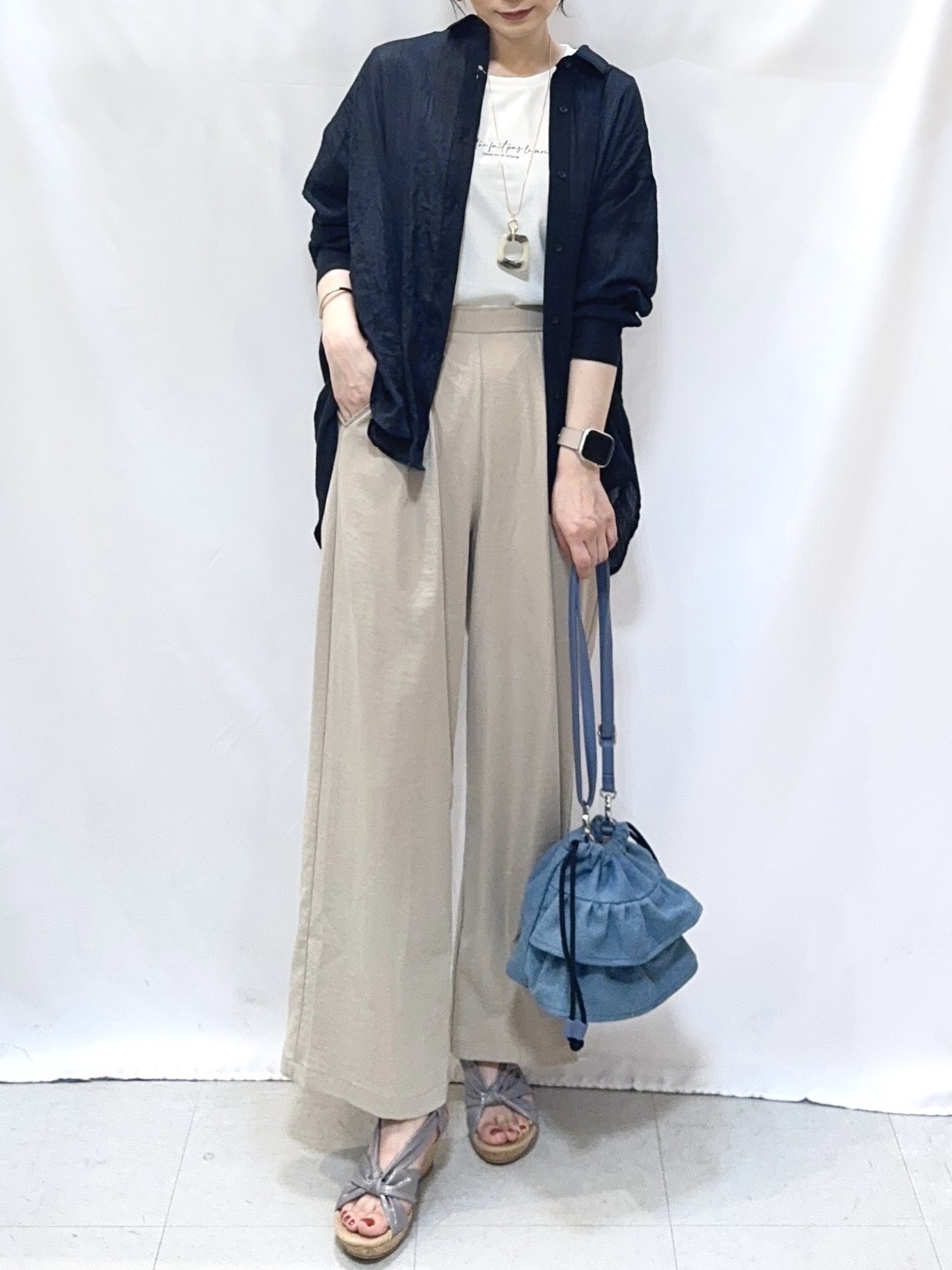𝐇𝐢𝐫𝐨𝐦𝐢さんの「SHOO･LA･RUE｜【体型カバー】ふんわり質感 やわらかこなれシアーシャツ」を使ったコーディネート