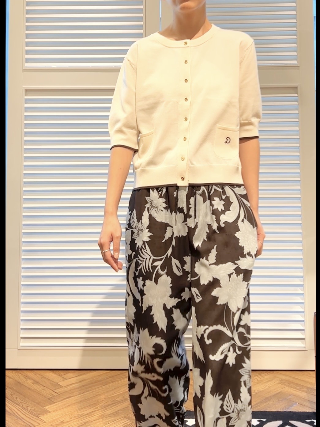OCHIAIさんの「DRESSTERIOR｜【UVカット/ウォッシャブル】クールタッチ ニットカーディガン」を使ったコーディネート