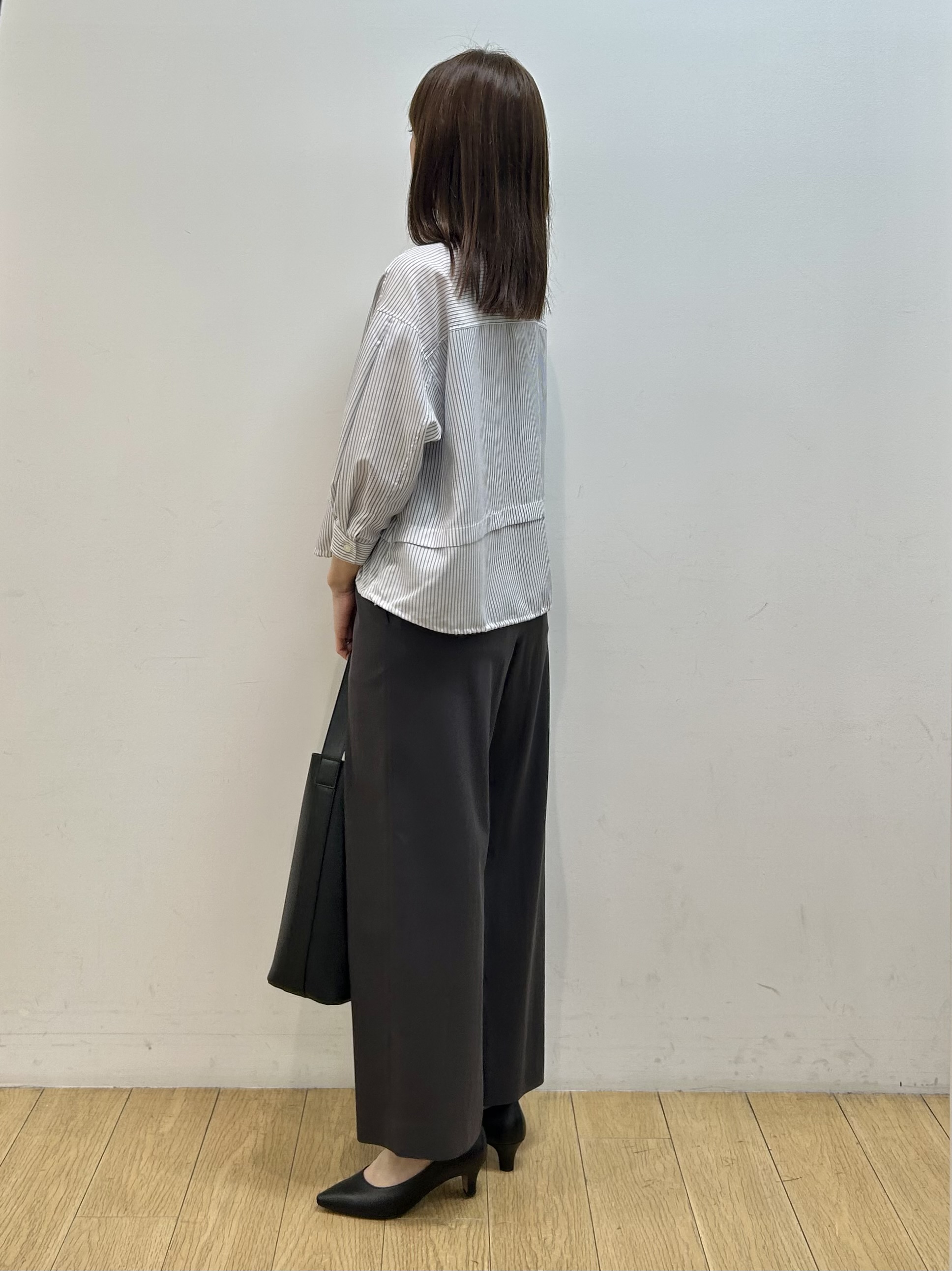 kozueさんの「INDIVI｜【接触冷感／洗える／2WAY】ドロスト付 シアーシャンブレーシャツ」を使ったコーディネート