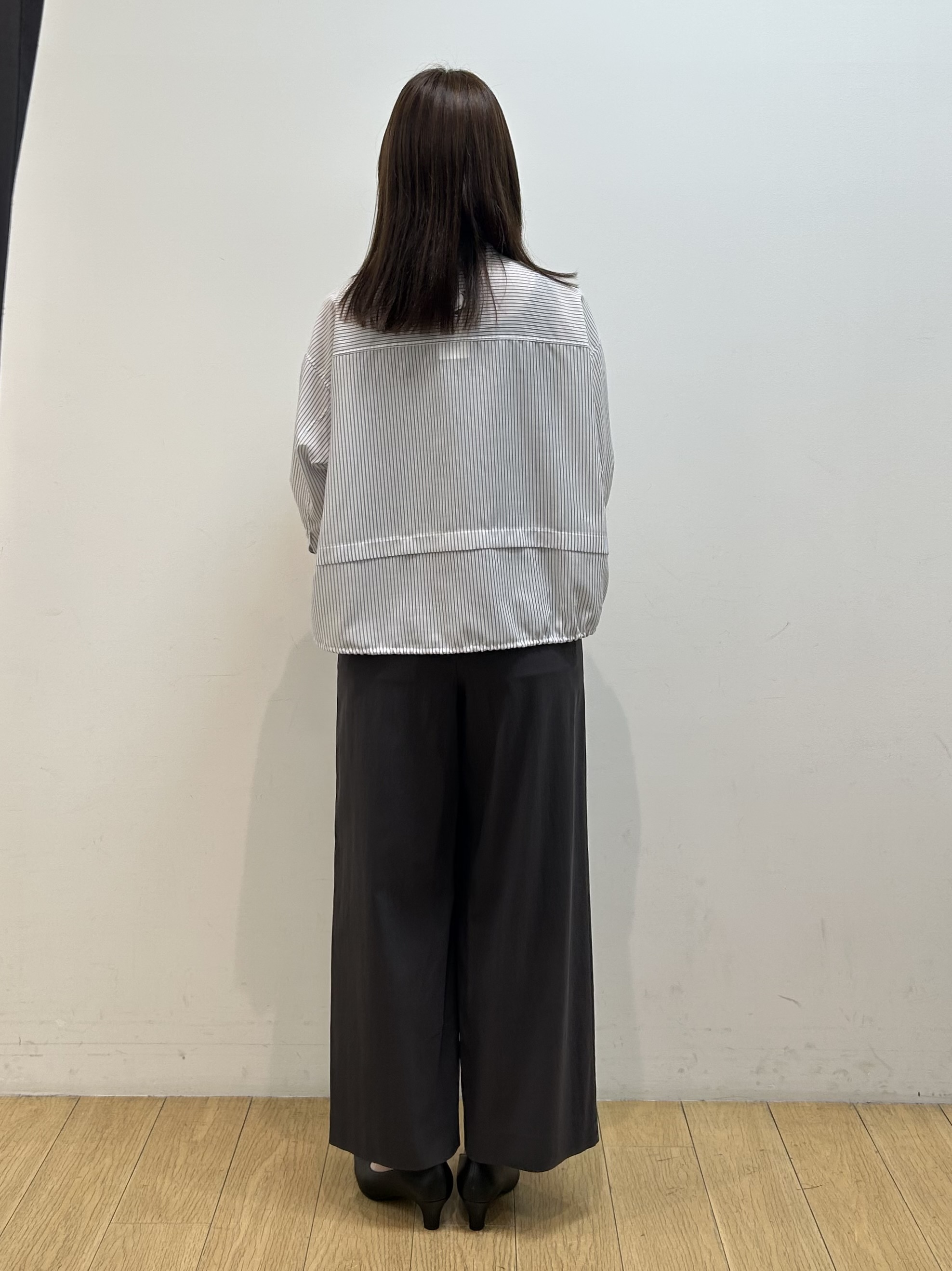 kozueさんの「INDIVI｜【接触冷感／洗える／2WAY】ドロスト付 シアーシャンブレーシャツ」を使ったコーディネート