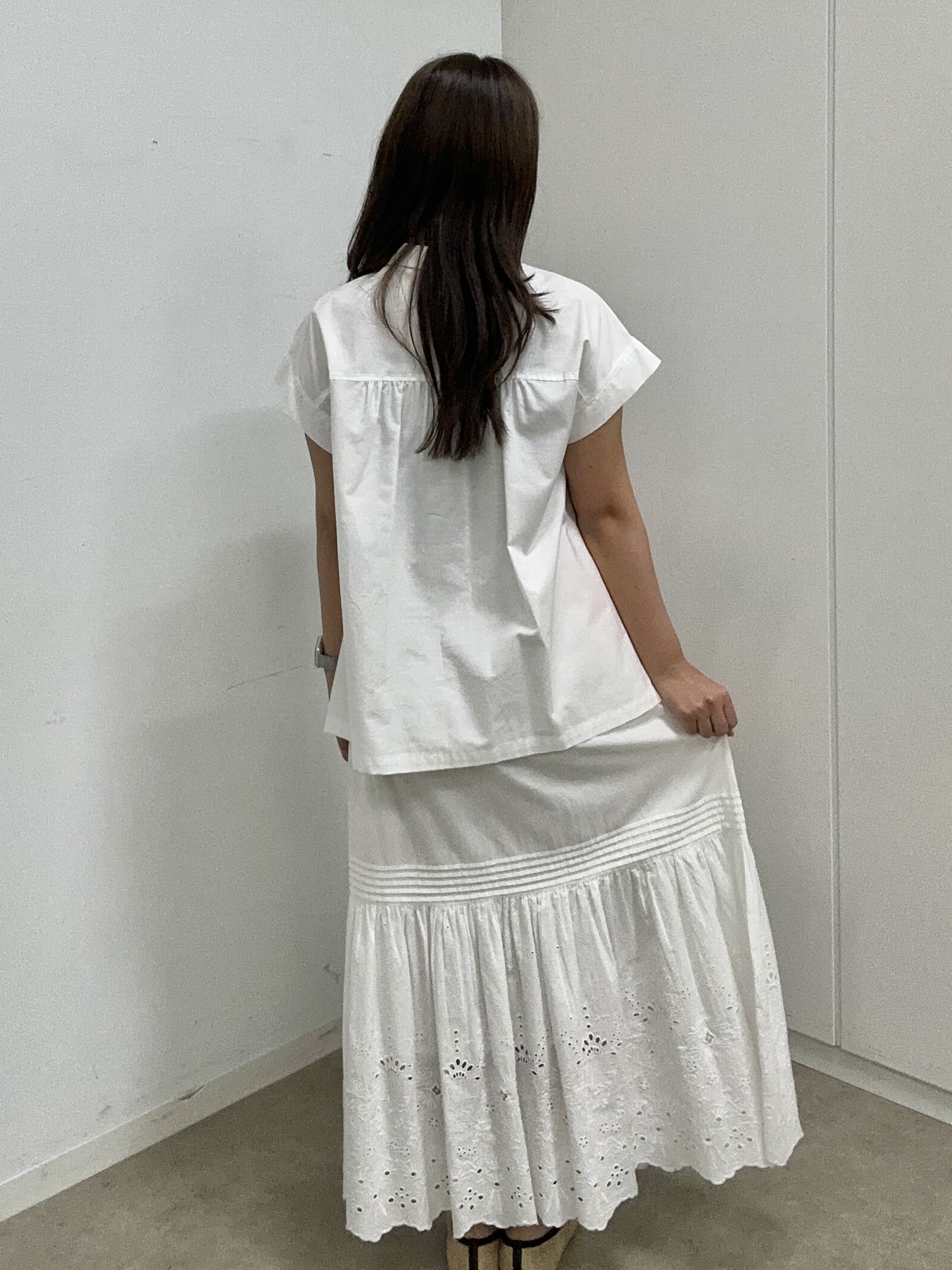 NAさんの「DRESSTERIOR｜【毎年人気/ウォッシャブル】バックフレアオックスシャツ」を使ったコーディネート