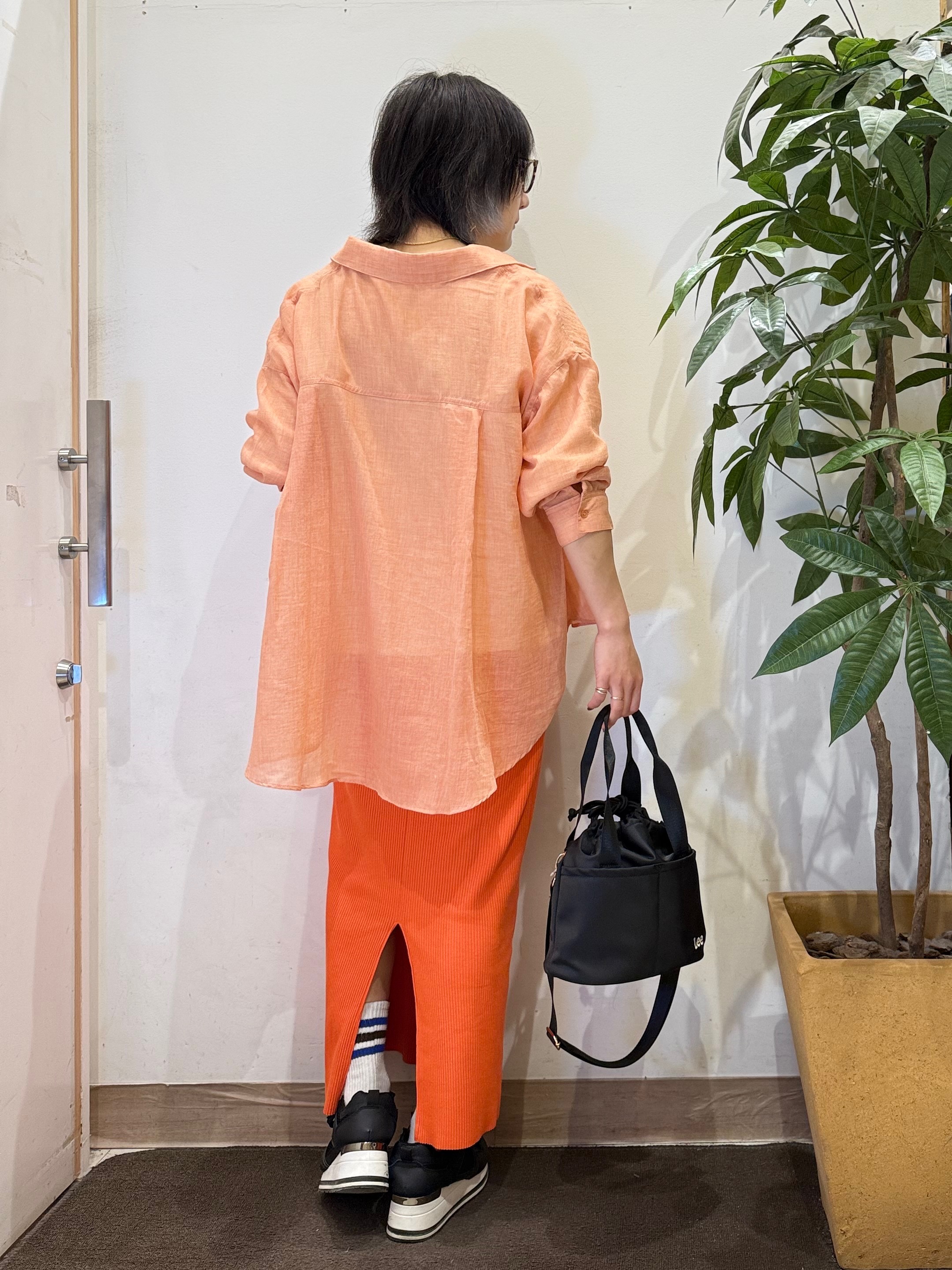 misakiさんの「SHOO･LA･RUE｜【体型カバー】ふんわり質感 やわらかこなれシアーシャツ」を使ったコーディネート