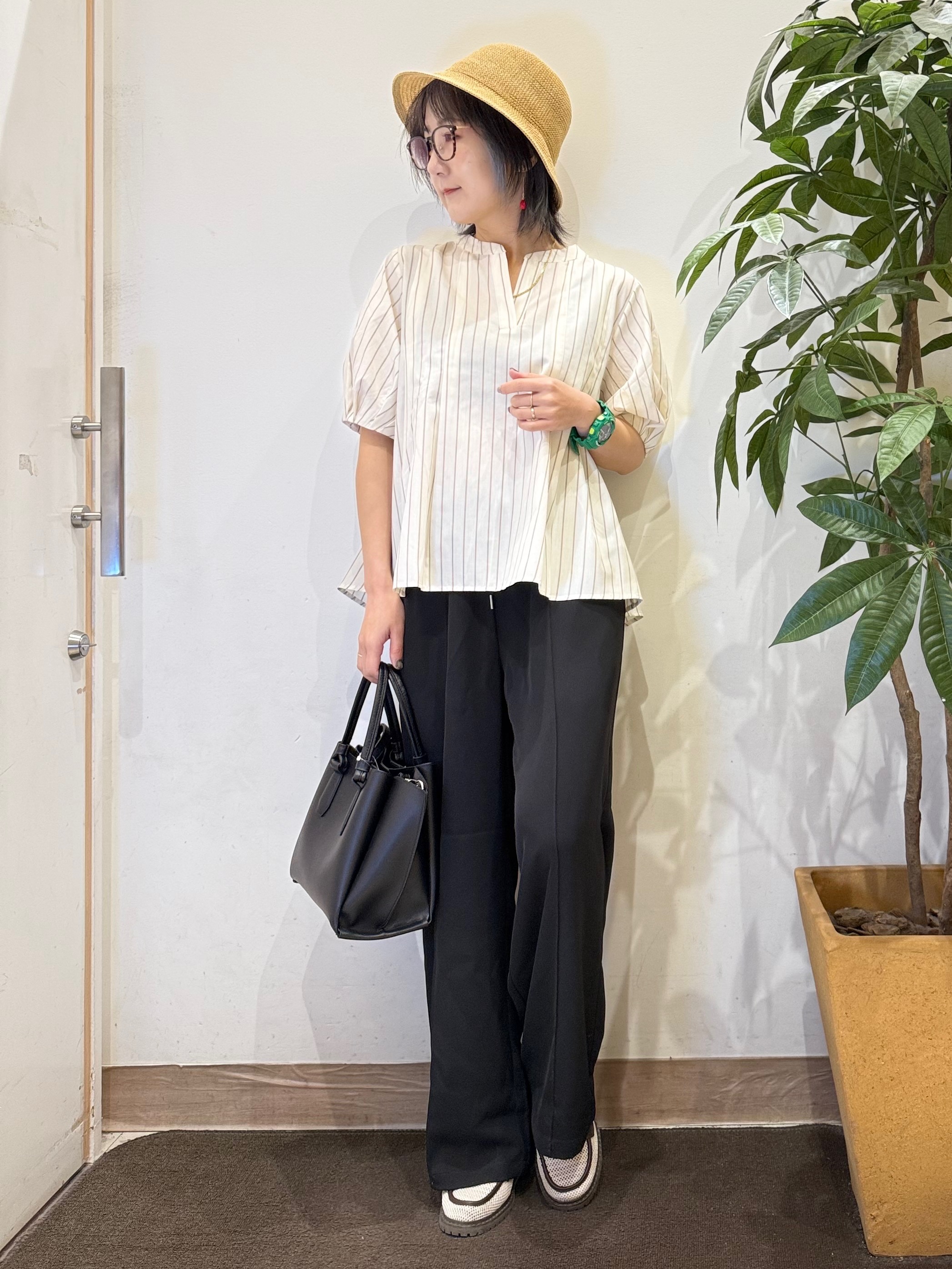 misakiさんの「SHOO･LA･RUE｜【高レビュー/洗濯後しわになりにくい/インせず着られる】自然に体型カバー 麻調ペプラムブラウス」を使ったコーディネート