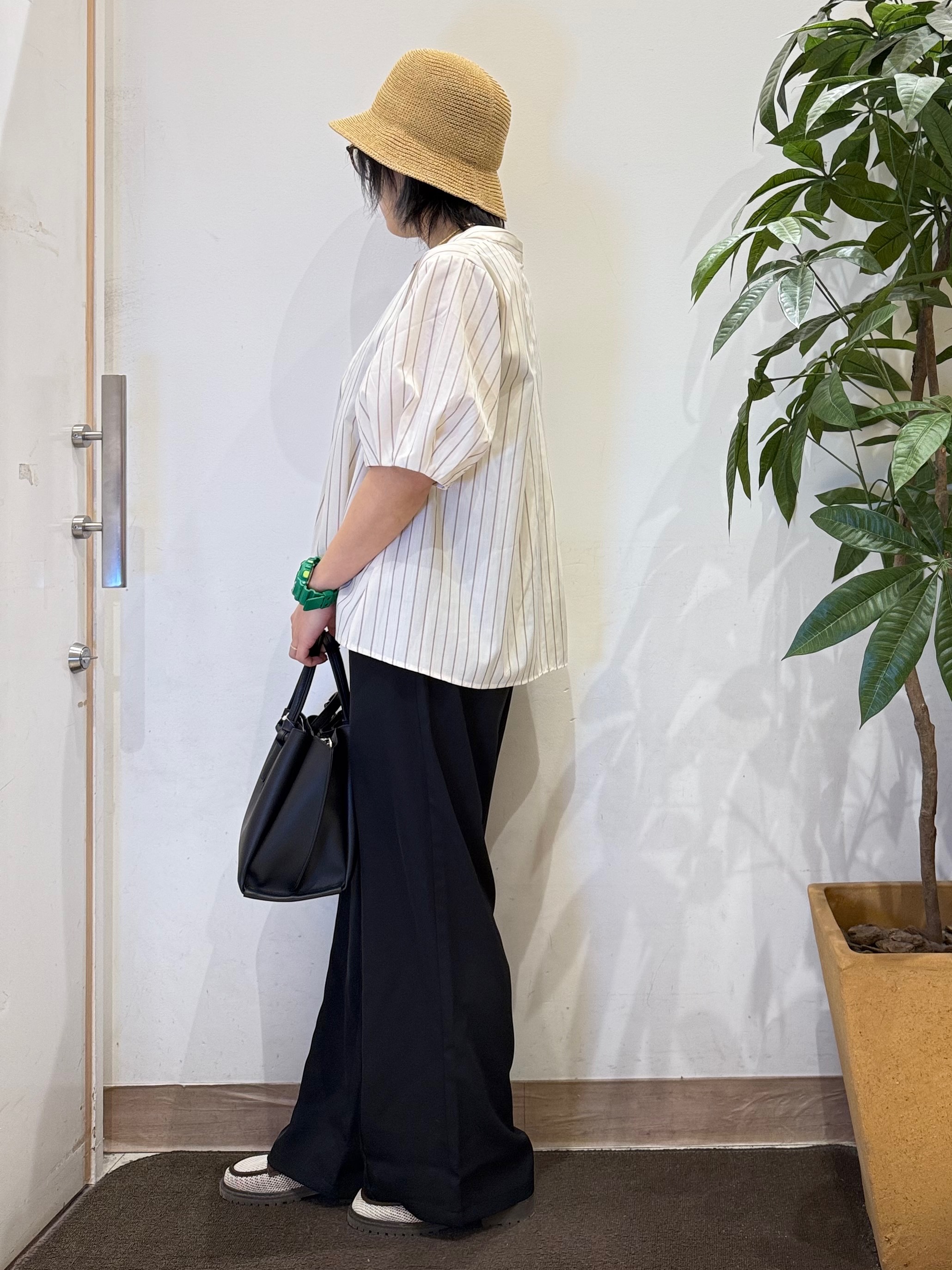 misakiさんの「SHOO･LA･RUE｜【高レビュー/洗濯後しわになりにくい/インせず着られる】自然に体型カバー 麻調ペプラムブラウス」を使ったコーディネート