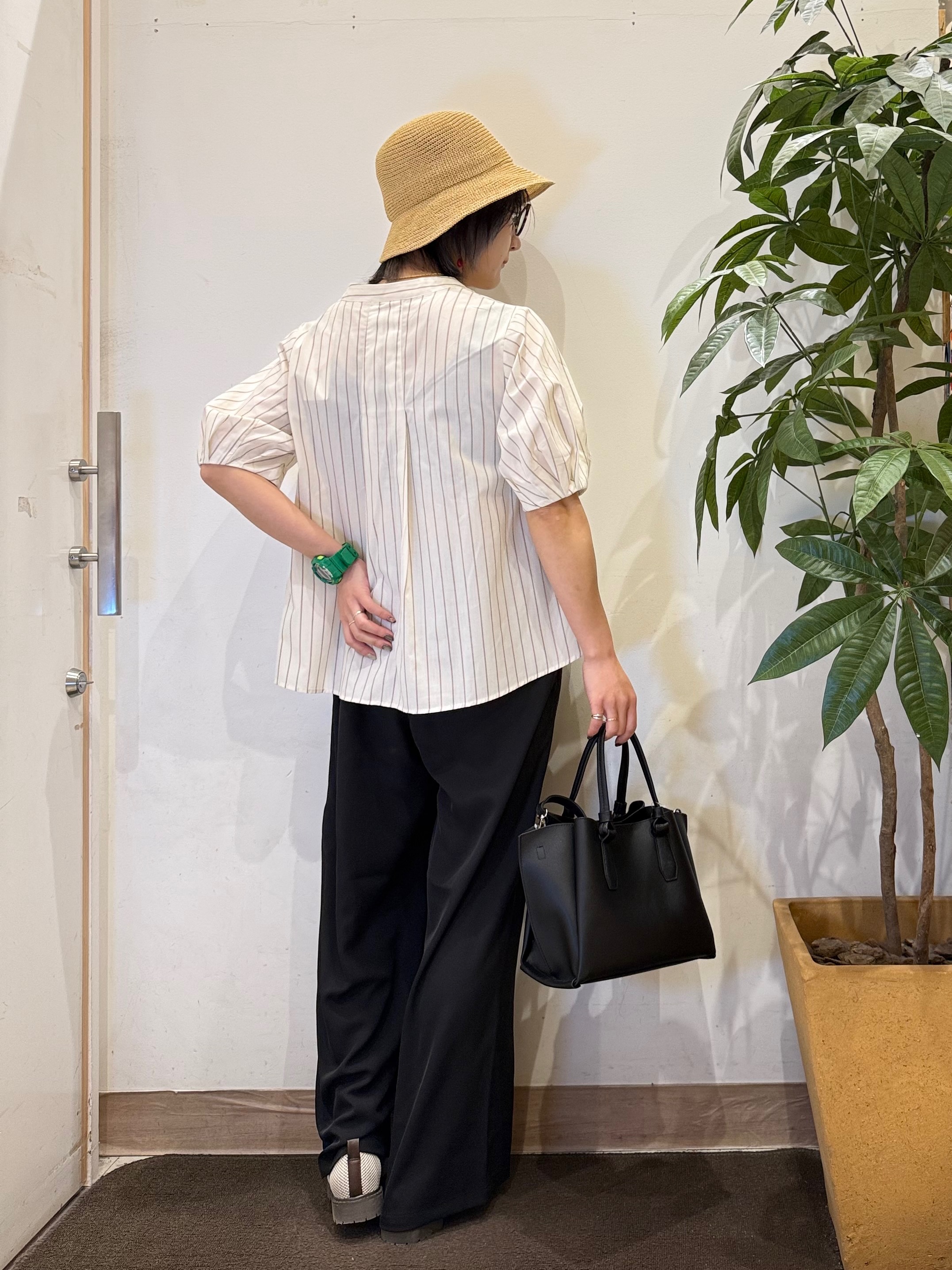 misakiさんの「SHOO･LA･RUE｜【高レビュー/洗濯後しわになりにくい/インせず着られる】自然に体型カバー 麻調ペプラムブラウス」を使ったコーディネート