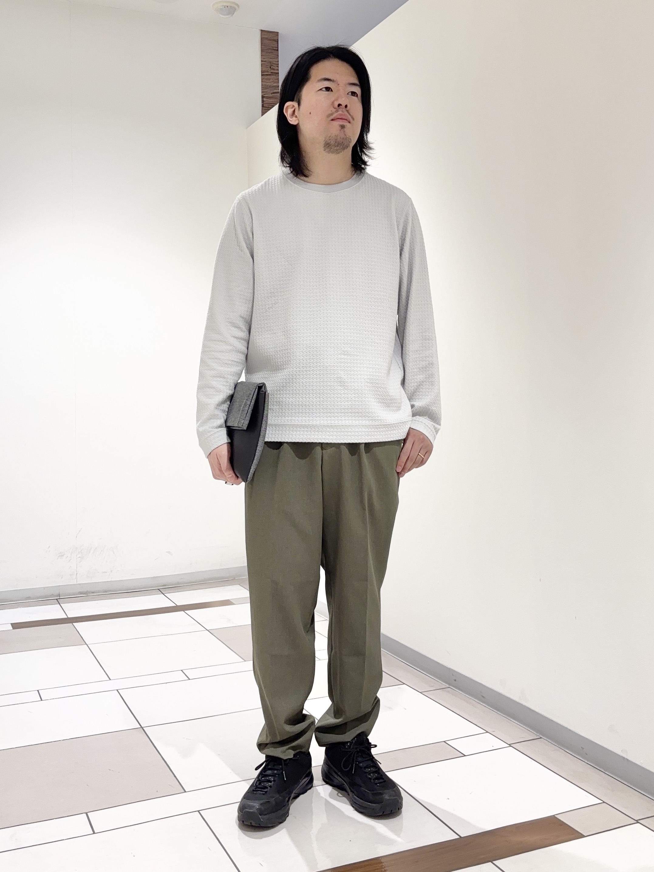 及川さんの「TAKEO KIKUCHI｜千鳥柄 ストレッチ プルオーバー」を使ったコーディネート