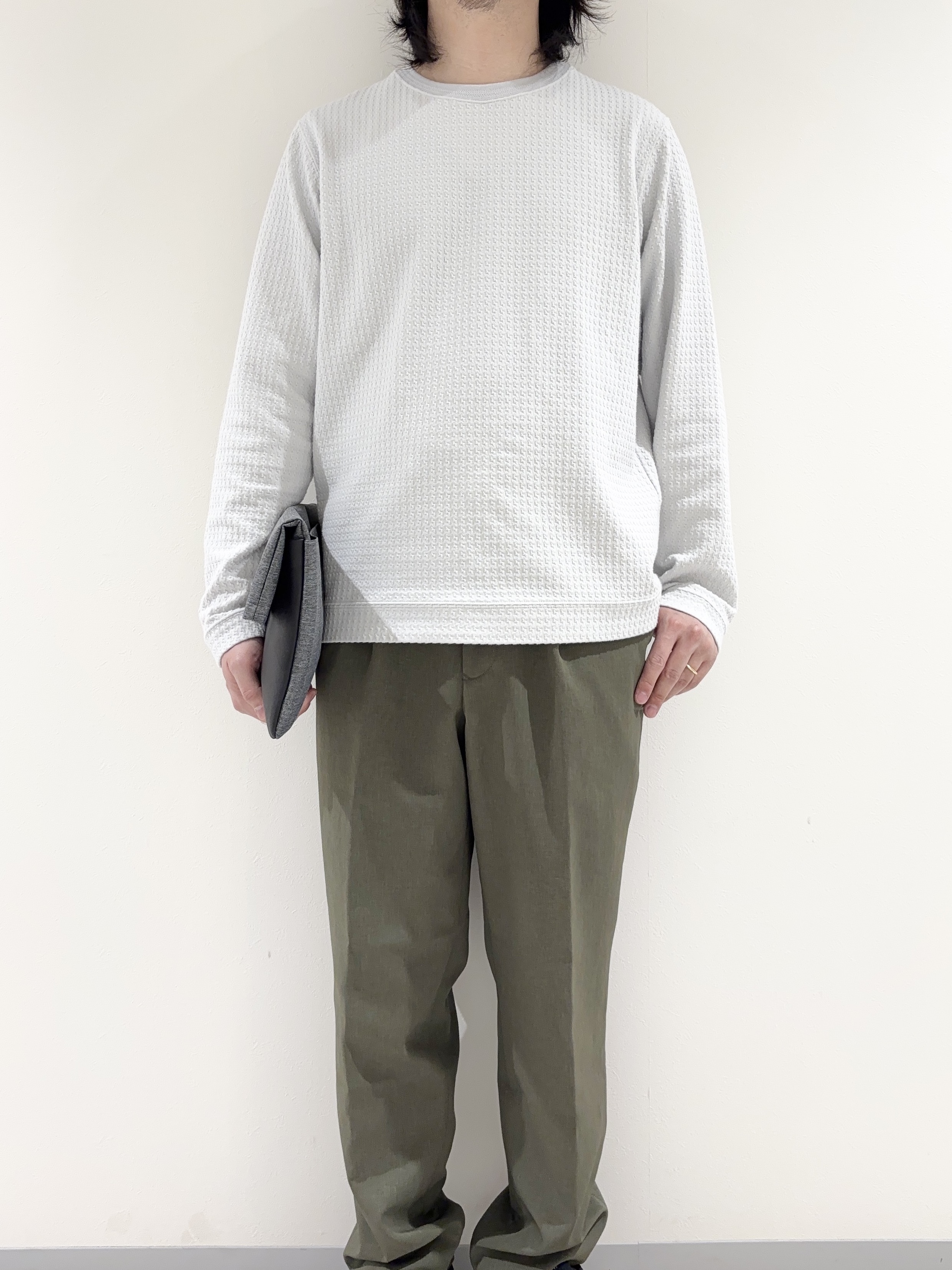 及川さんの「TAKEO KIKUCHI｜千鳥柄 ストレッチ プルオーバー」を使ったコーディネート