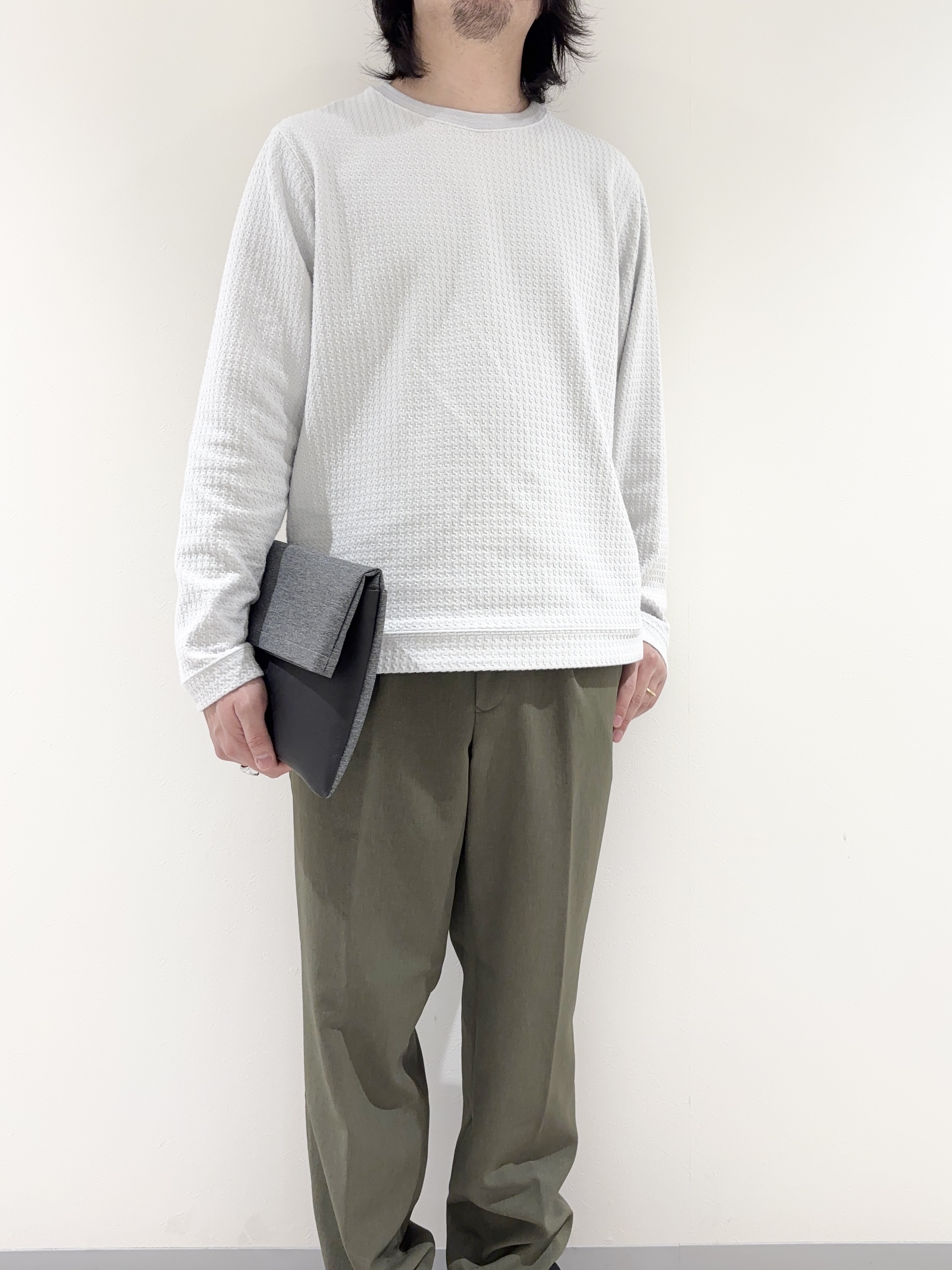 及川さんの「TAKEO KIKUCHI｜千鳥柄 ストレッチ プルオーバー」を使ったコーディネート