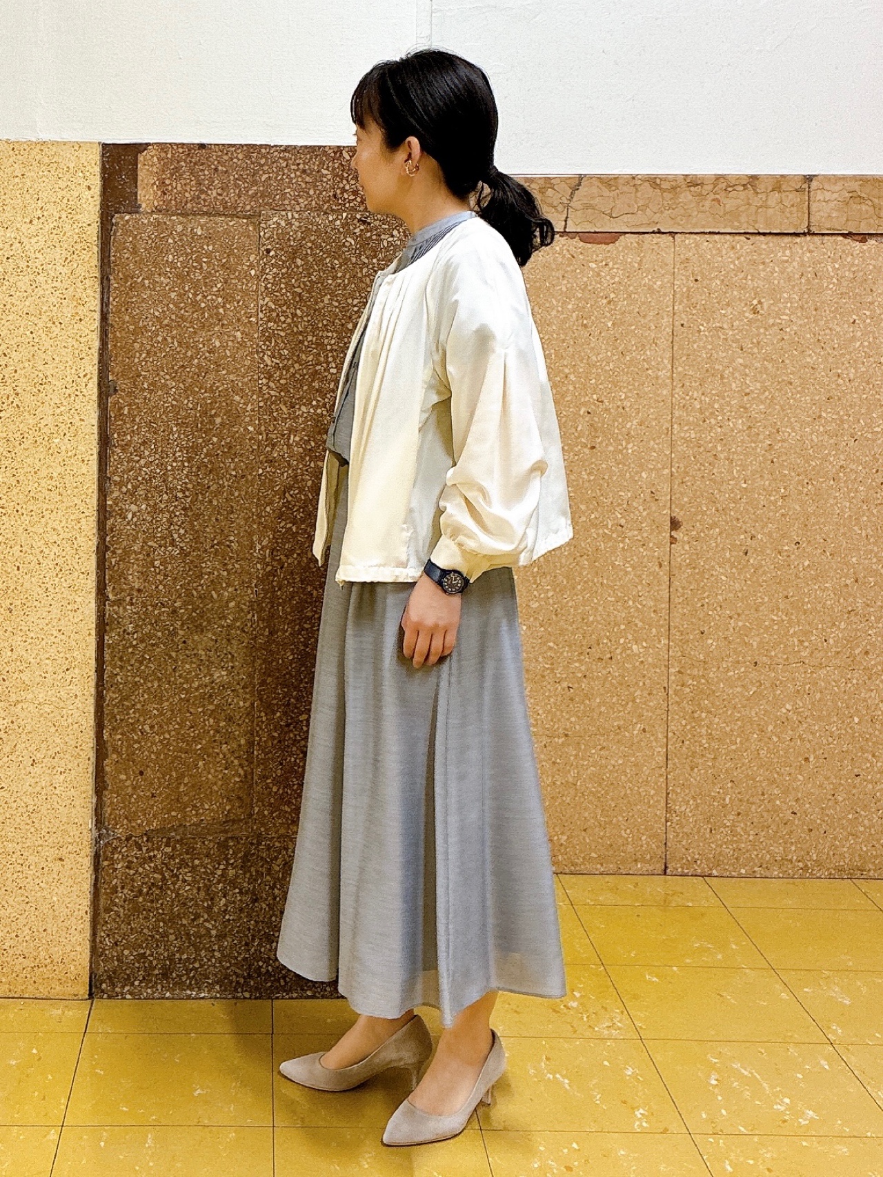 hattoriさんの「INDIVI｜【接触冷感/洗える】シアーシャンブレーピンタックブラウス」を使ったコーディネート