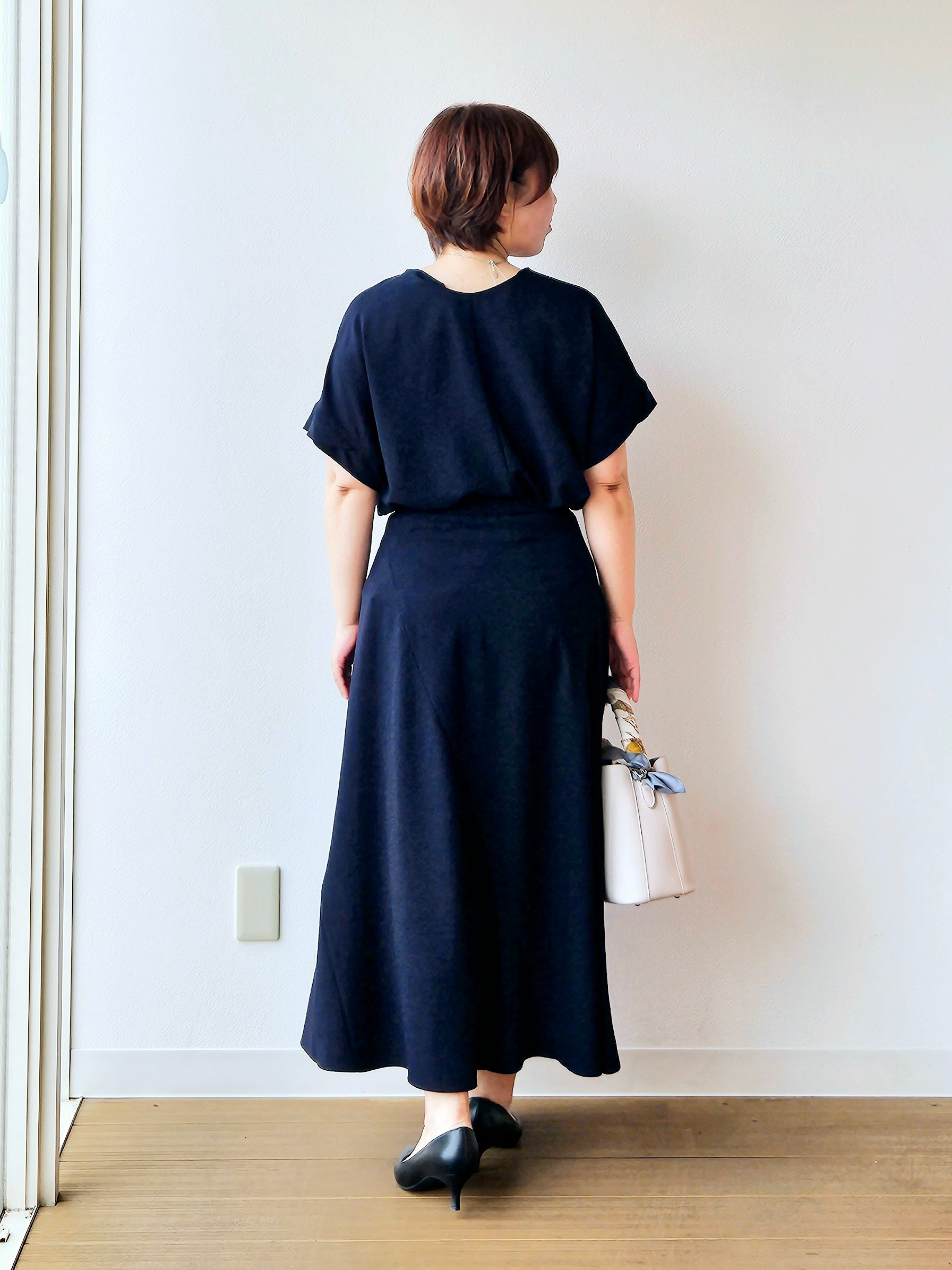 やじまさんの「UNTITLED｜【前後2WAY/はっ水/セットアップ可】リラクシーフレンチスリーブブラウス」を使ったコーディネート