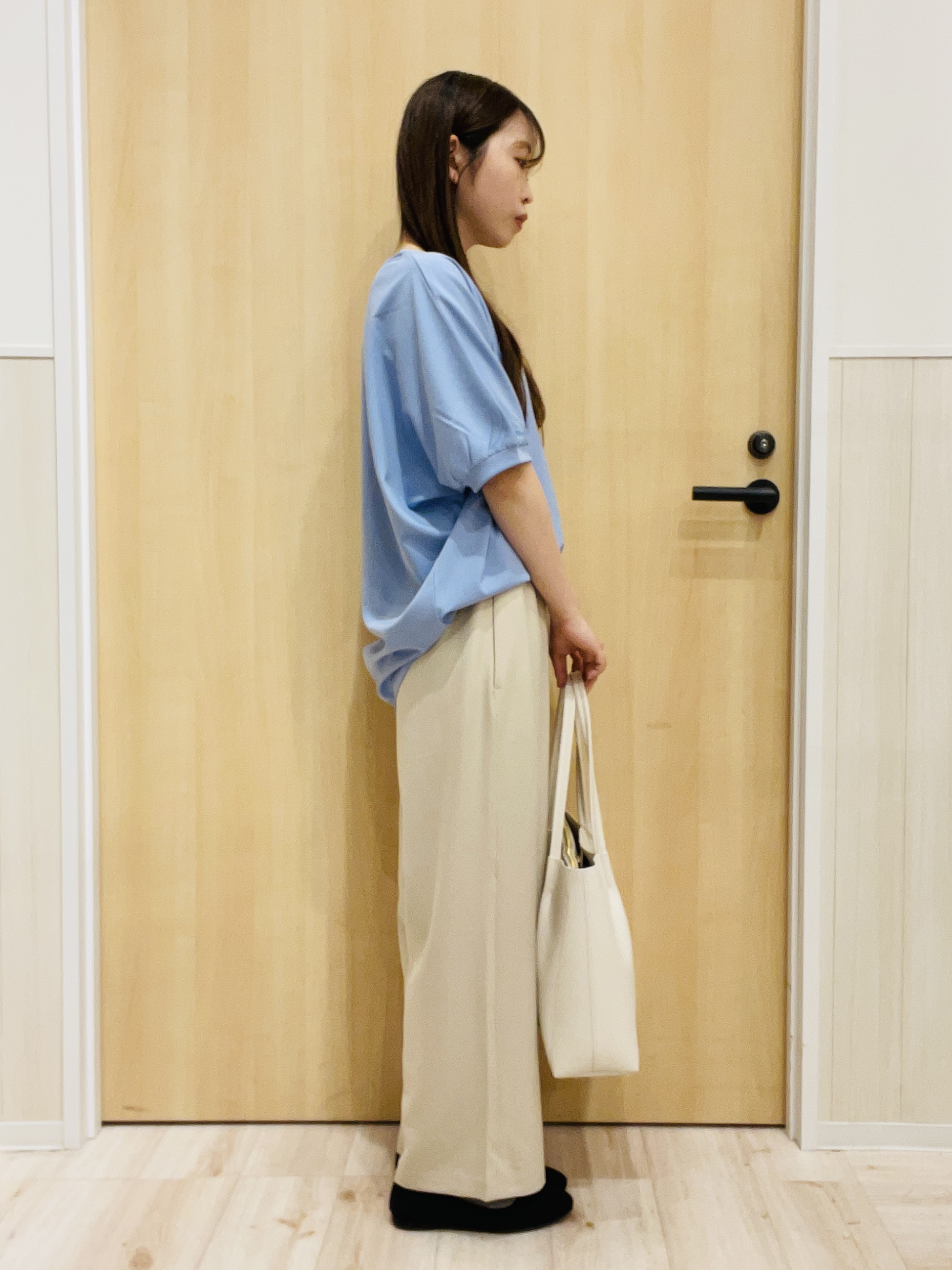 minamiさんの「SHOO･LA･RUE｜【ひんやり/洗濯後しわになりにくい】インせず着られる さらっとタッチのドルマンブラウス」を使ったコーディネート