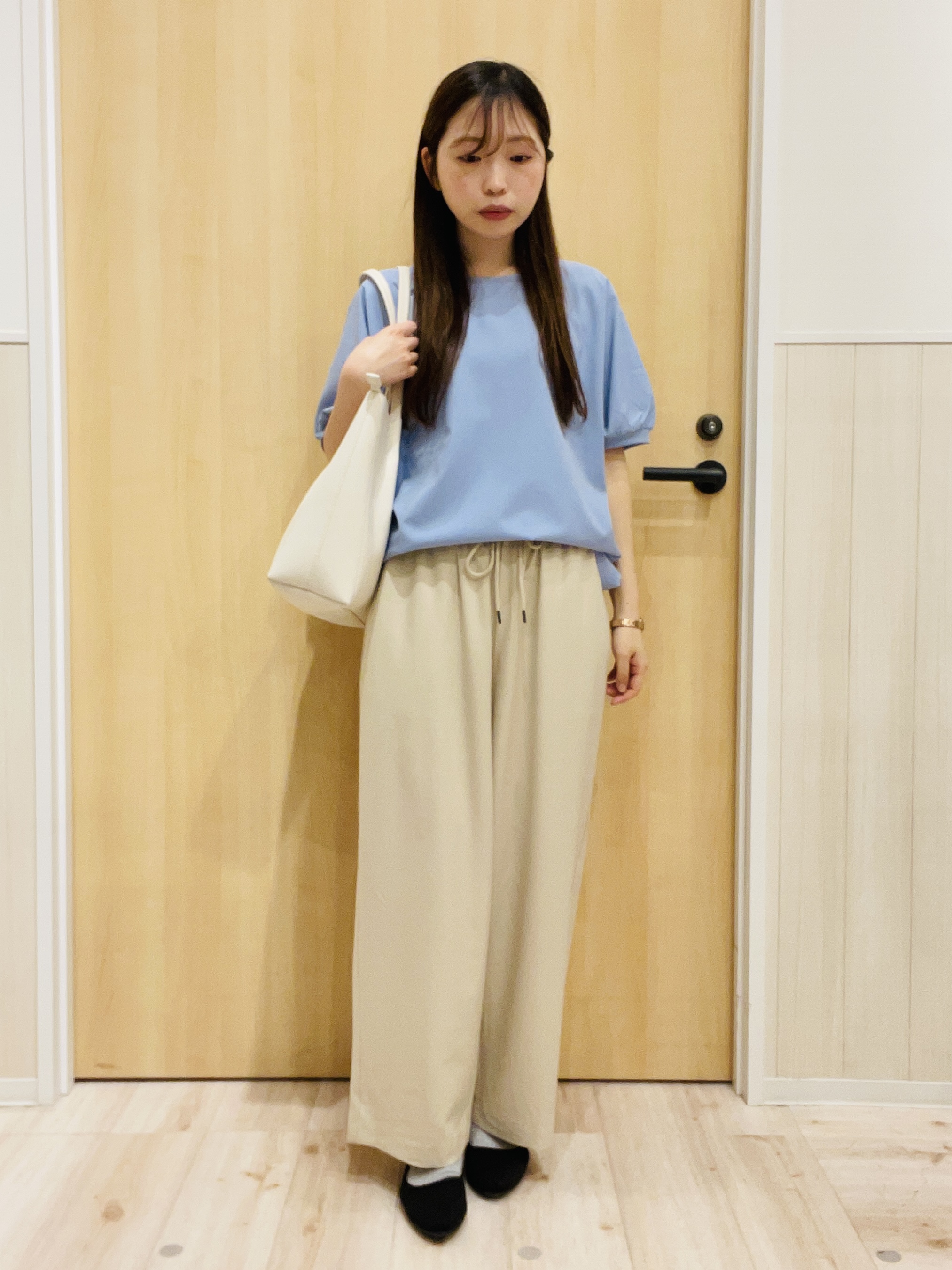minamiさんの「SHOO･LA･RUE｜【ひんやり/洗濯後しわになりにくい】インせず着られる さらっとタッチのドルマンブラウス」を使ったコーディネート